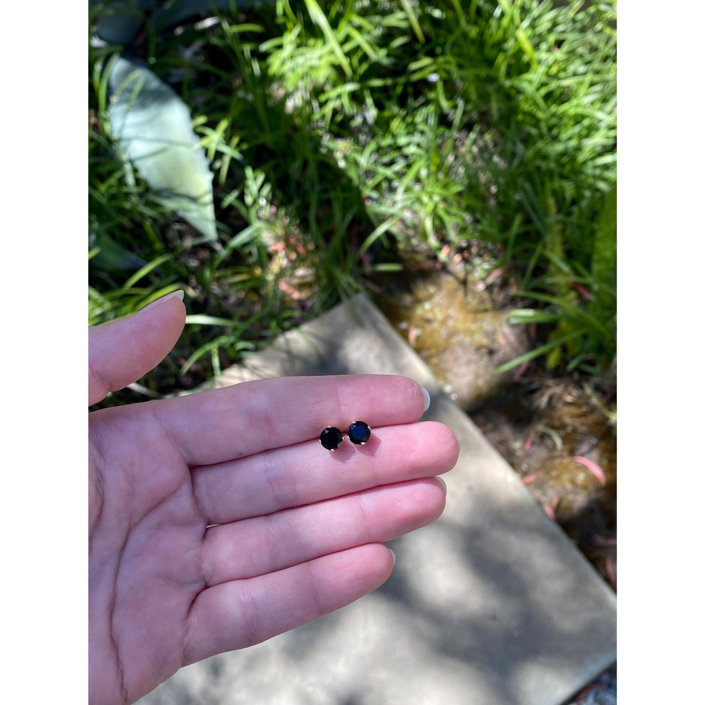 Vintage Solid 14k Yellow Gold Black Onyx Stud Earrings