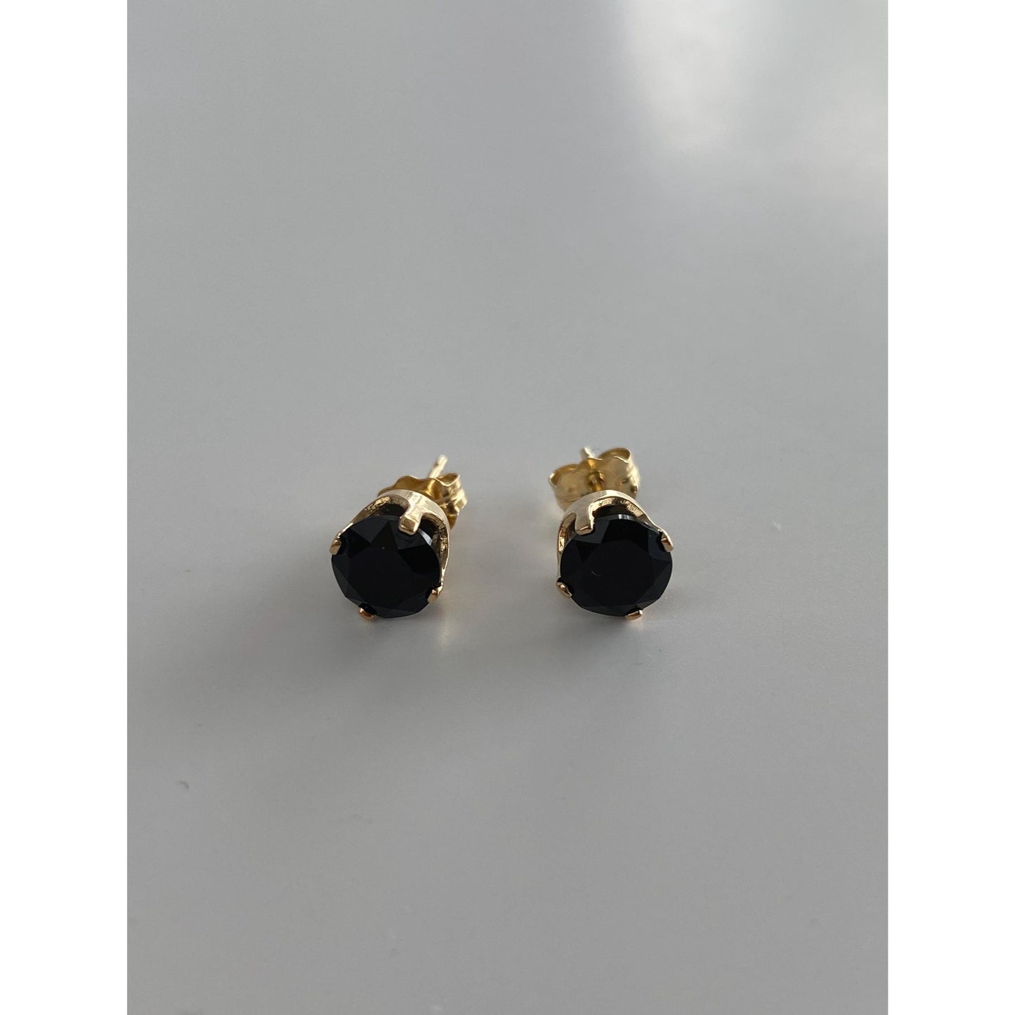 Vintage Solid 14k Yellow Gold Black Onyx Stud Earrings