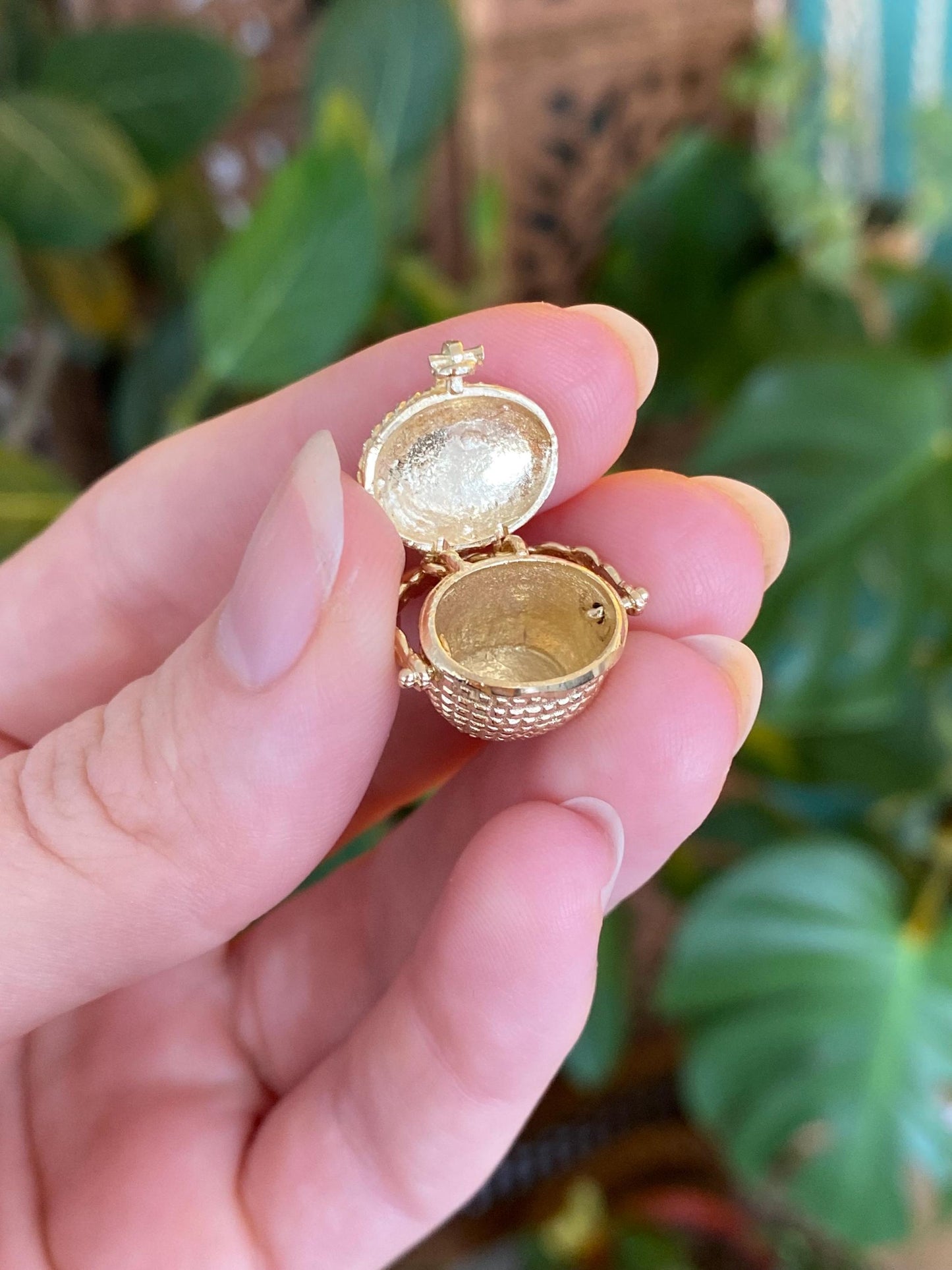 Vintage Solid 14k Yellow Gold Articulated Basket Charm