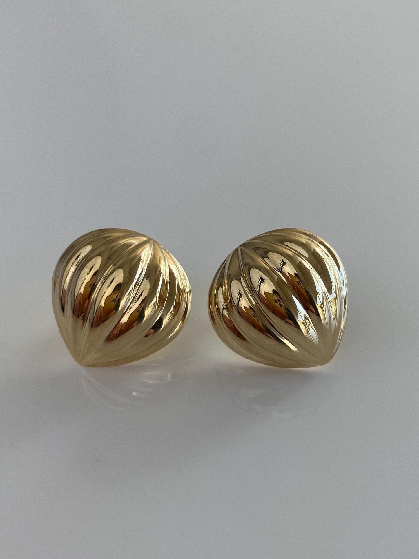 Vintage 14k Yellow Gold Fluted Domed Stud Earrings