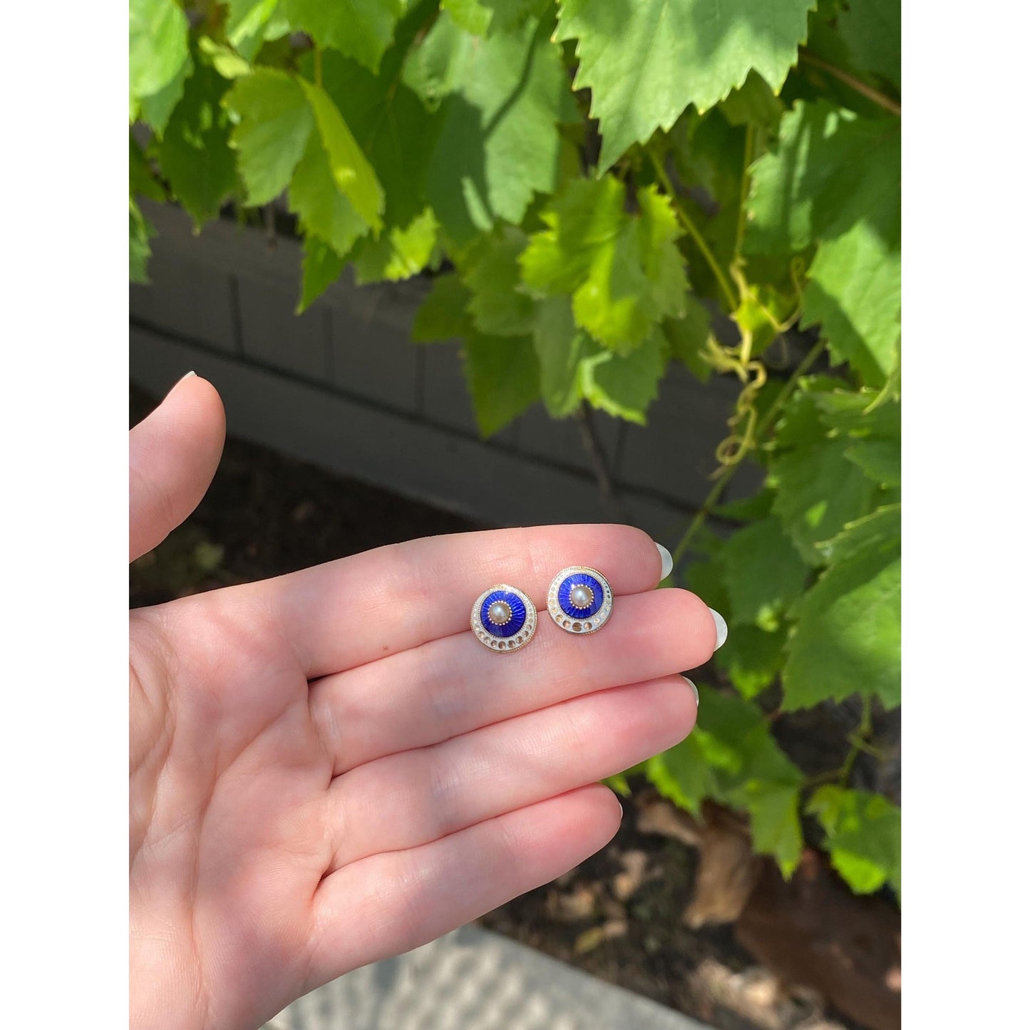 Vintage 14k Yellow Gold Enamel Pearl Stud Earrings