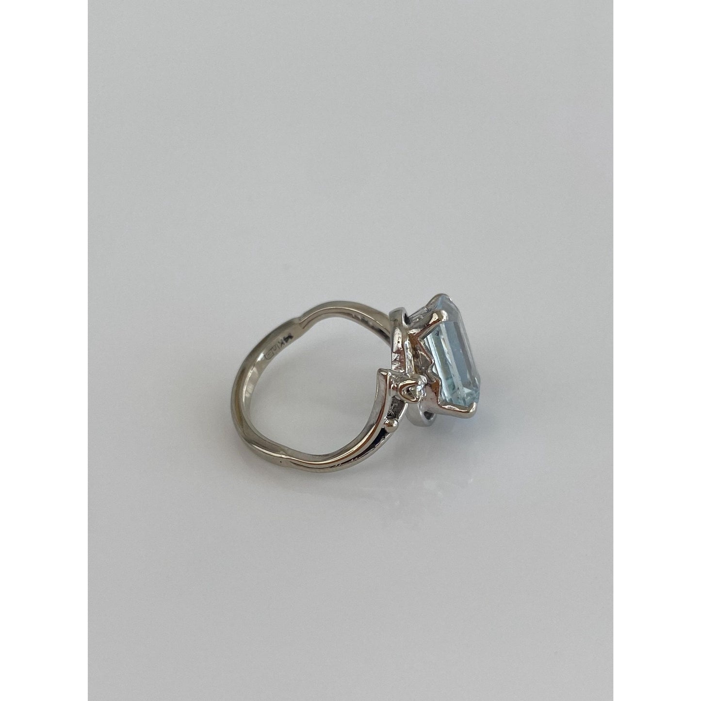 Vintage Solid 14k White Gold Diamond Aquamarine Ring - Size 4.25