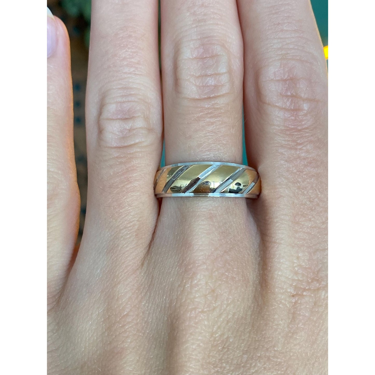 Vintage Solid 14k White & Yellow Gold Diamond Cut Lined Ring Band - Size 10