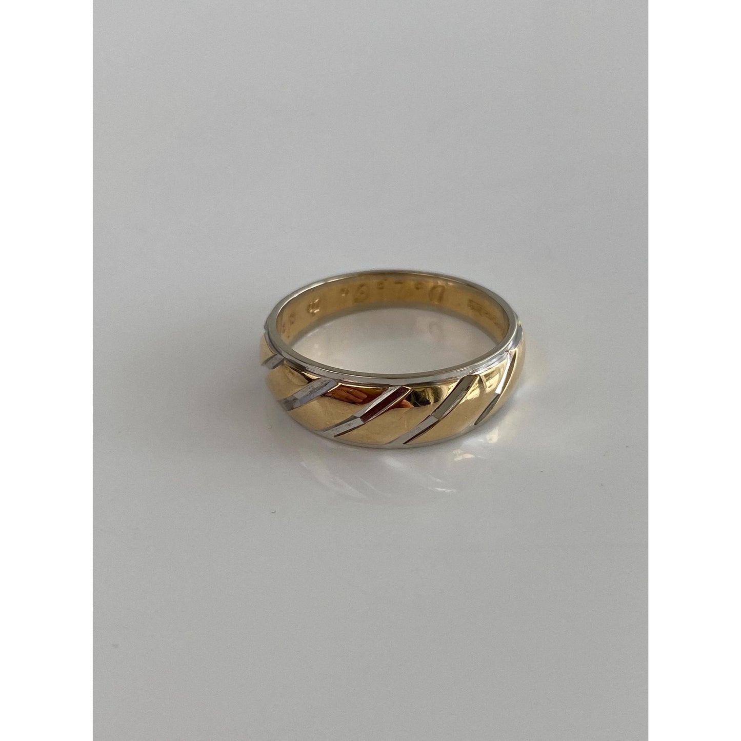 Vintage Solid 14k White & Yellow Gold Diamond Cut Lined Ring Band - Size 10