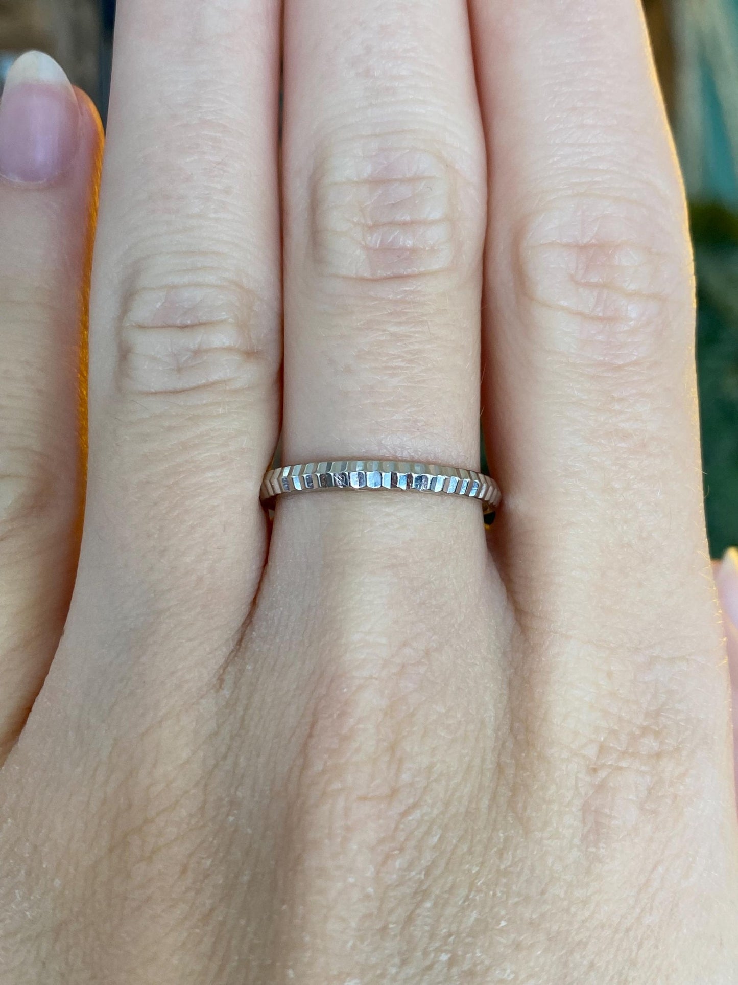 Vintage Solid 14k White Gold Diamond Cut Ring Band - Size 8.25