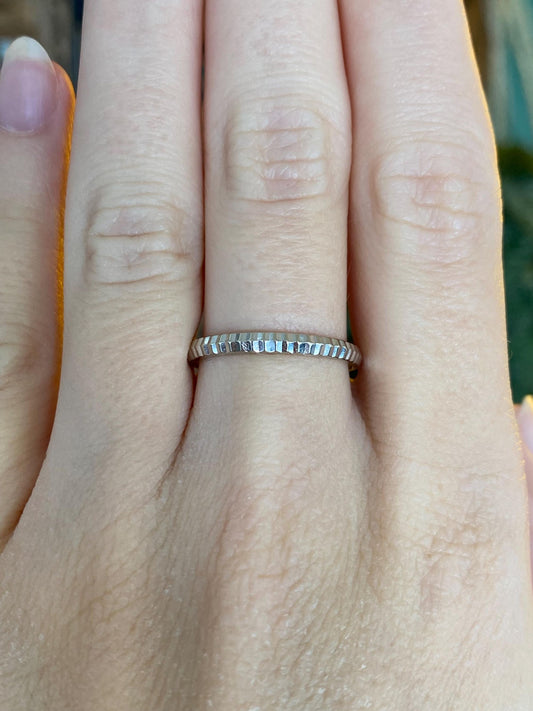 Vintage Solid 14k White Gold Diamond Cut Ring Band - Size 8.25