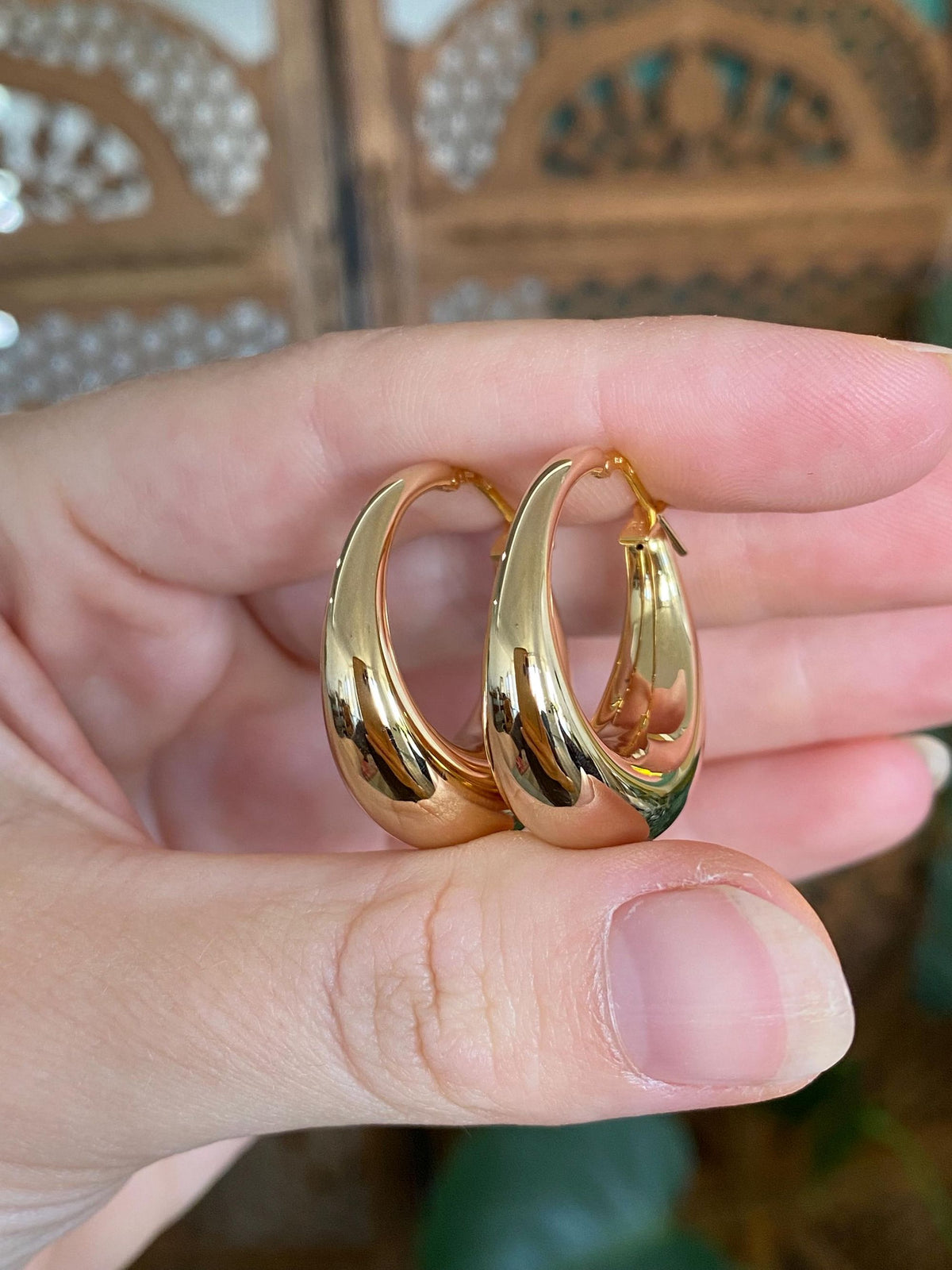 18k Yellow Gold Chunky Tapered Hoop Earrings