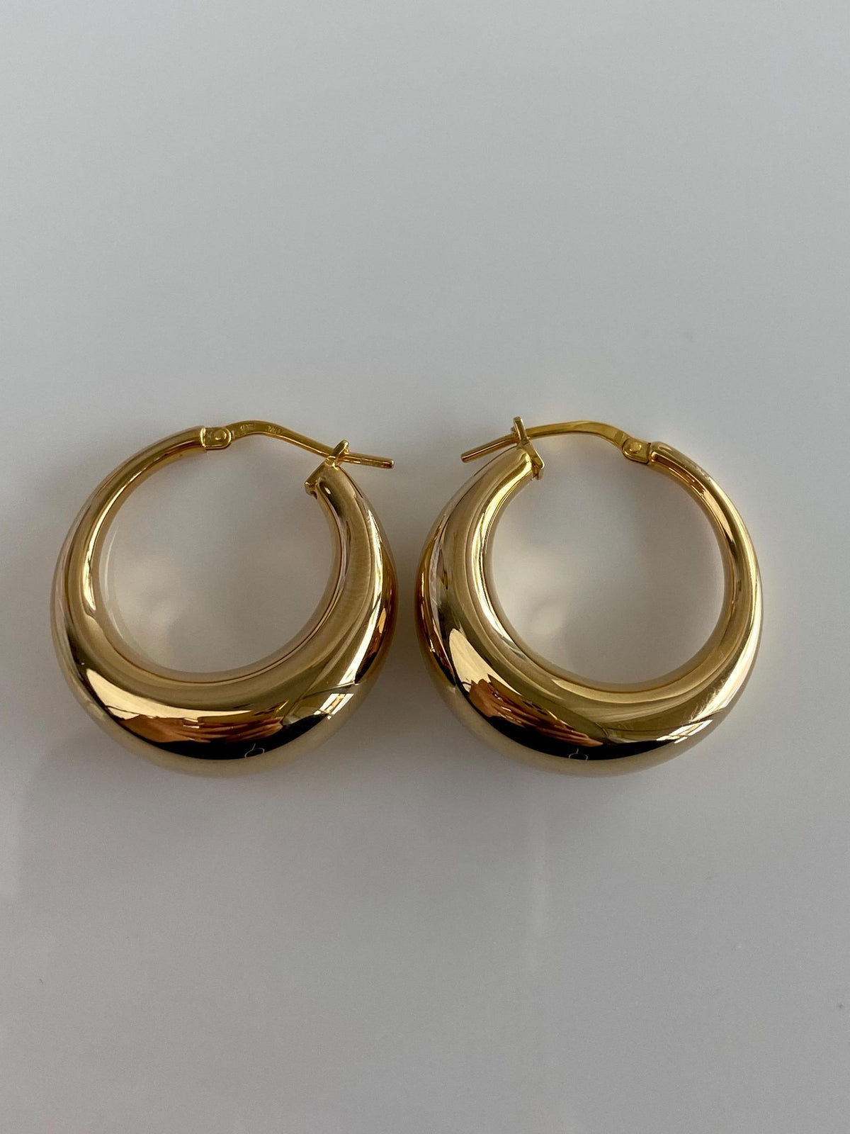 18k Yellow Gold Chunky Tapered Hoop Earrings