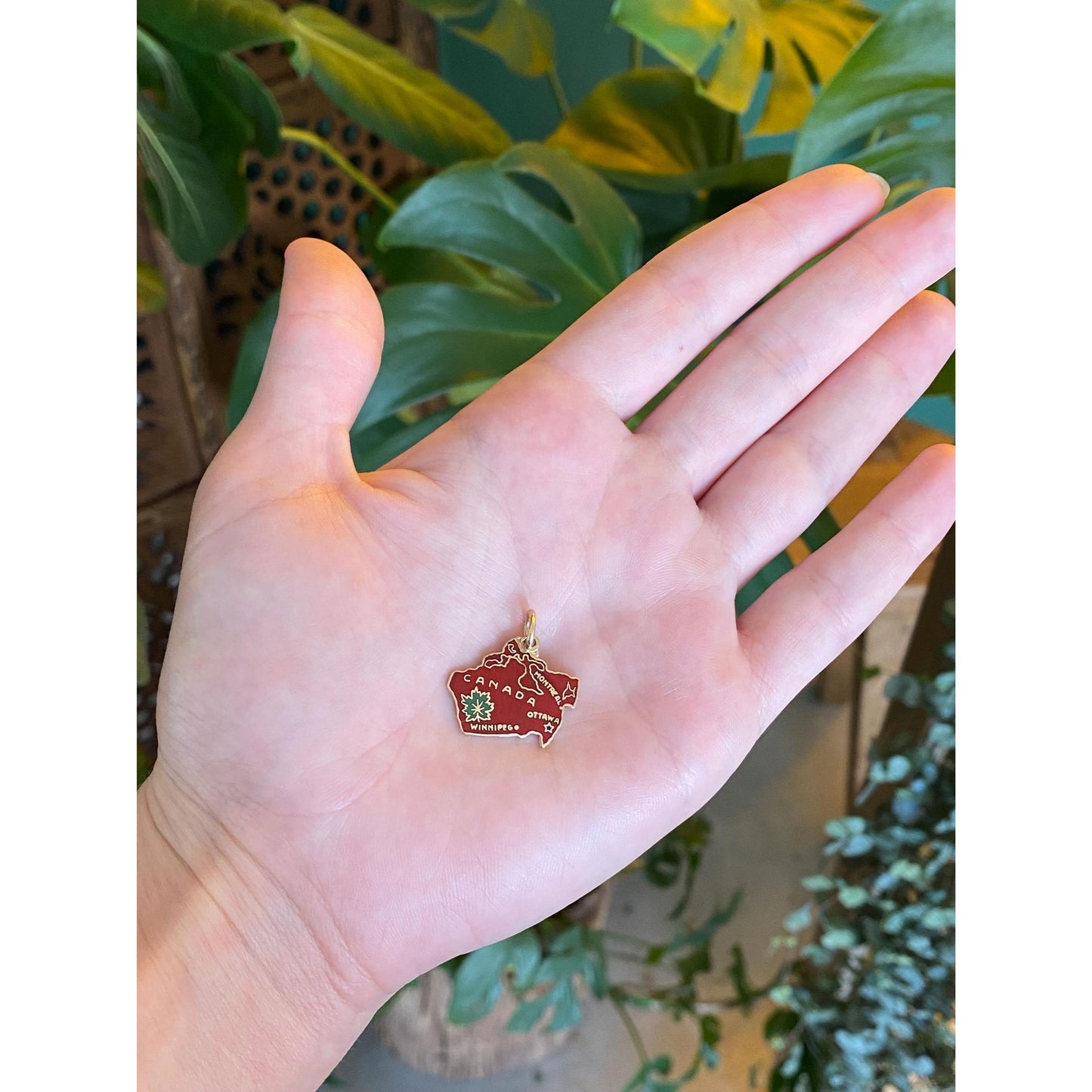 Vintage Solid 14k Yellow Gold Enamel Canada Charm