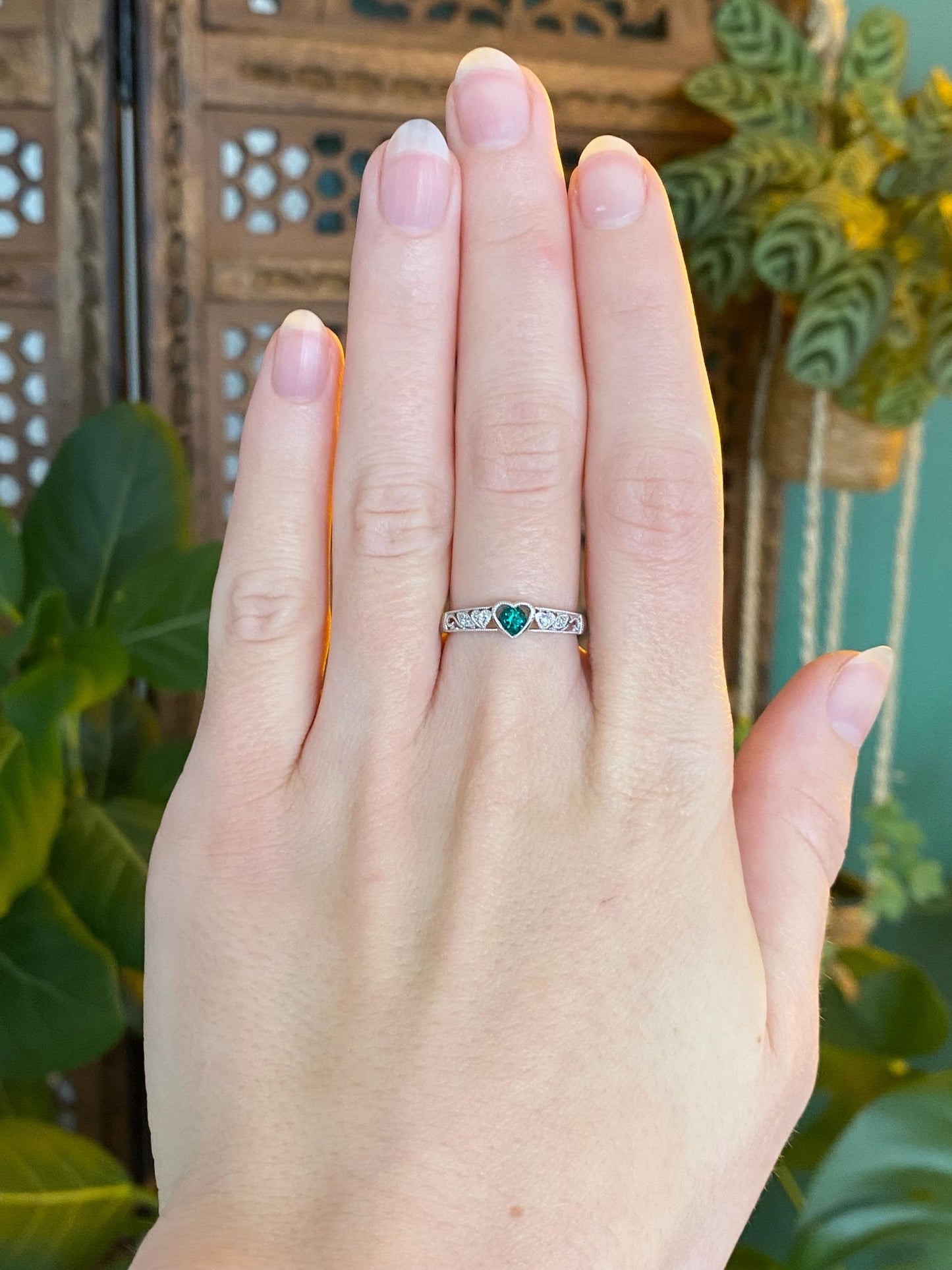 Vintage Solid 10k White Gold Diamonds Green Cubic Zirconia Heart Ring - Size 6.25