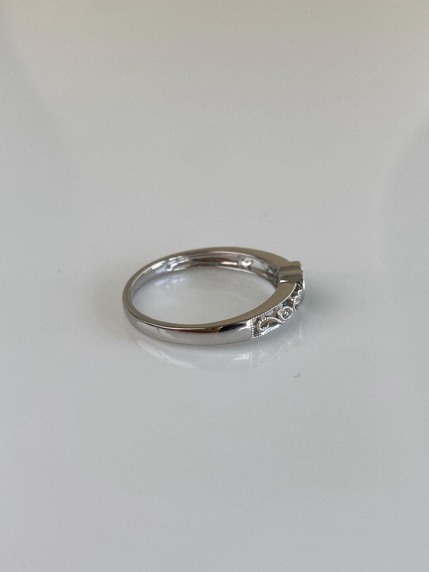 Vintage Solid 10k White Gold Diamonds Green Cubic Zirconia Heart Ring - Size 6.25