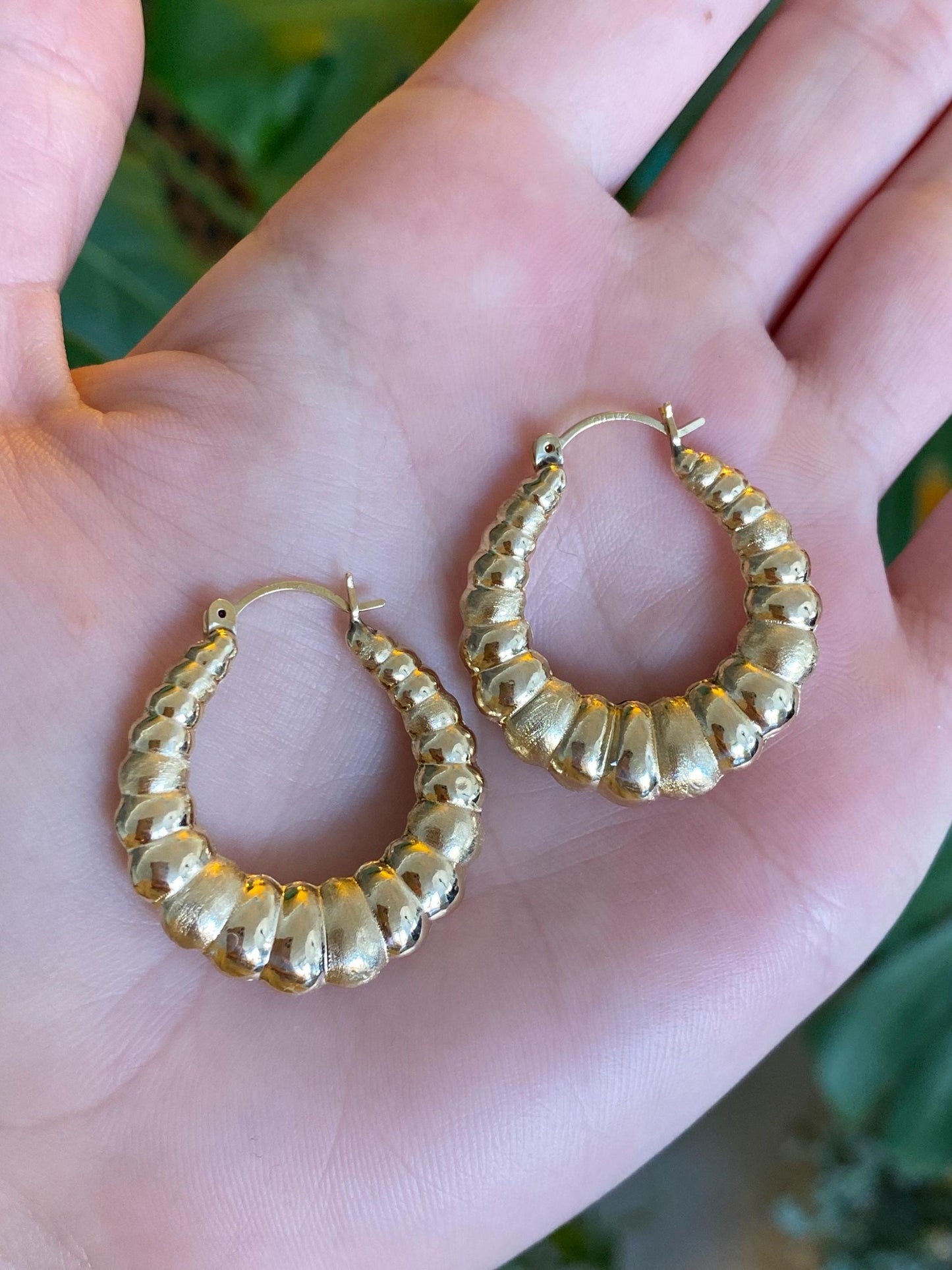 Vintage 14k Yellow Gold Scalloped Hoop Earrings