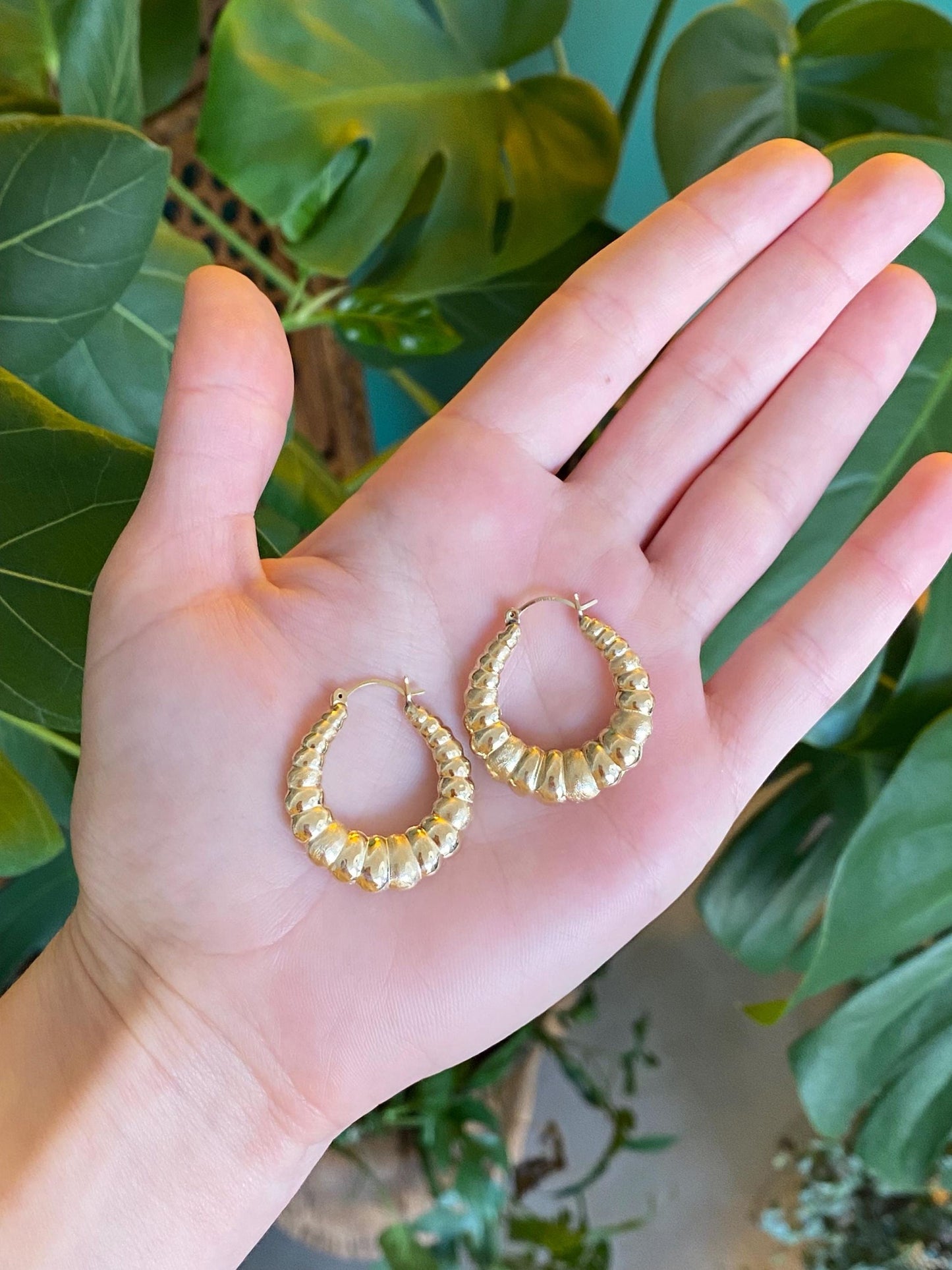 Vintage 14k Yellow Gold Scalloped Hoop Earrings
