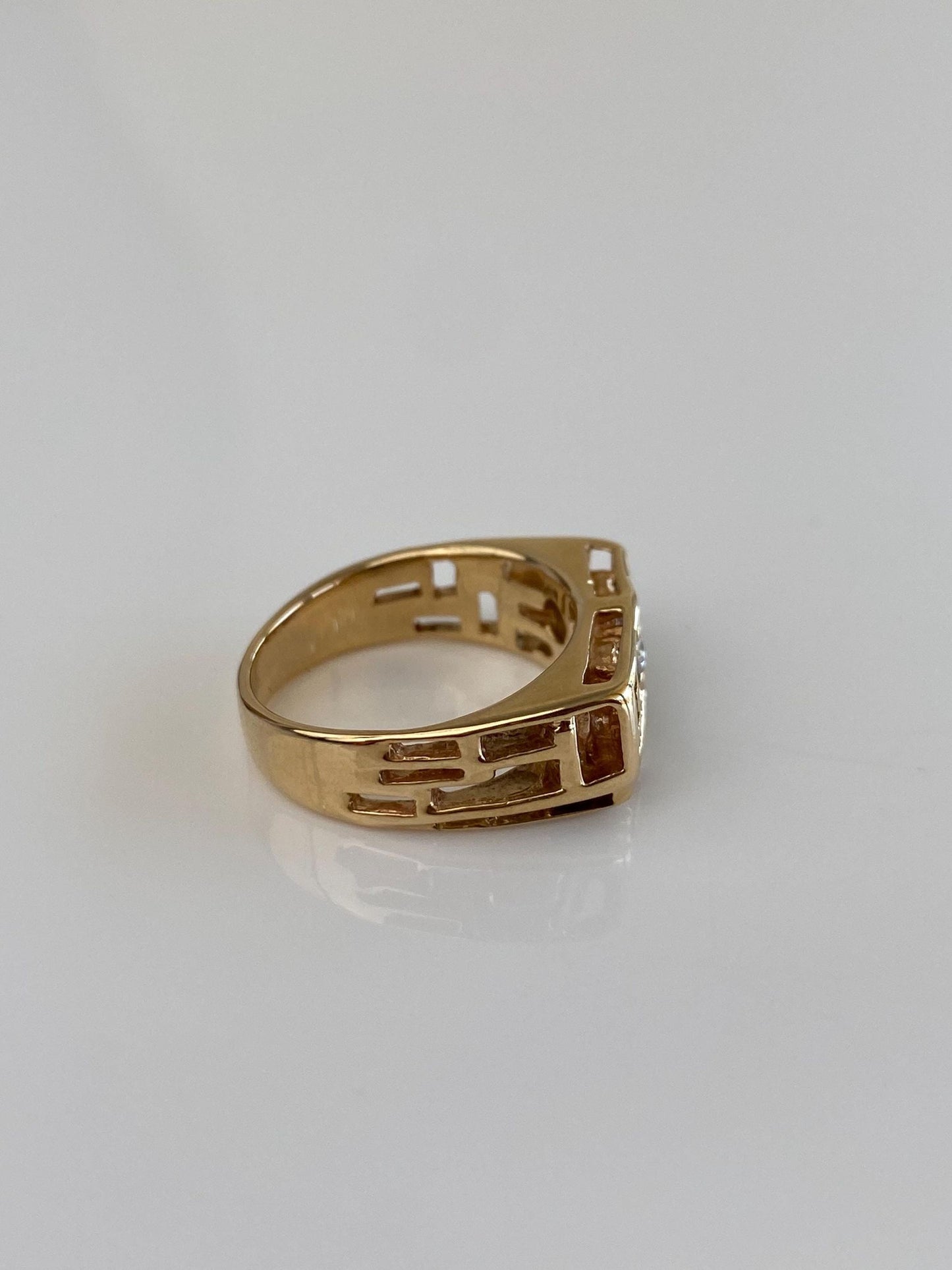 Vintage Solid 14k Yellow Gold Clear & Green Diamond Ring Band - Size 5.5
