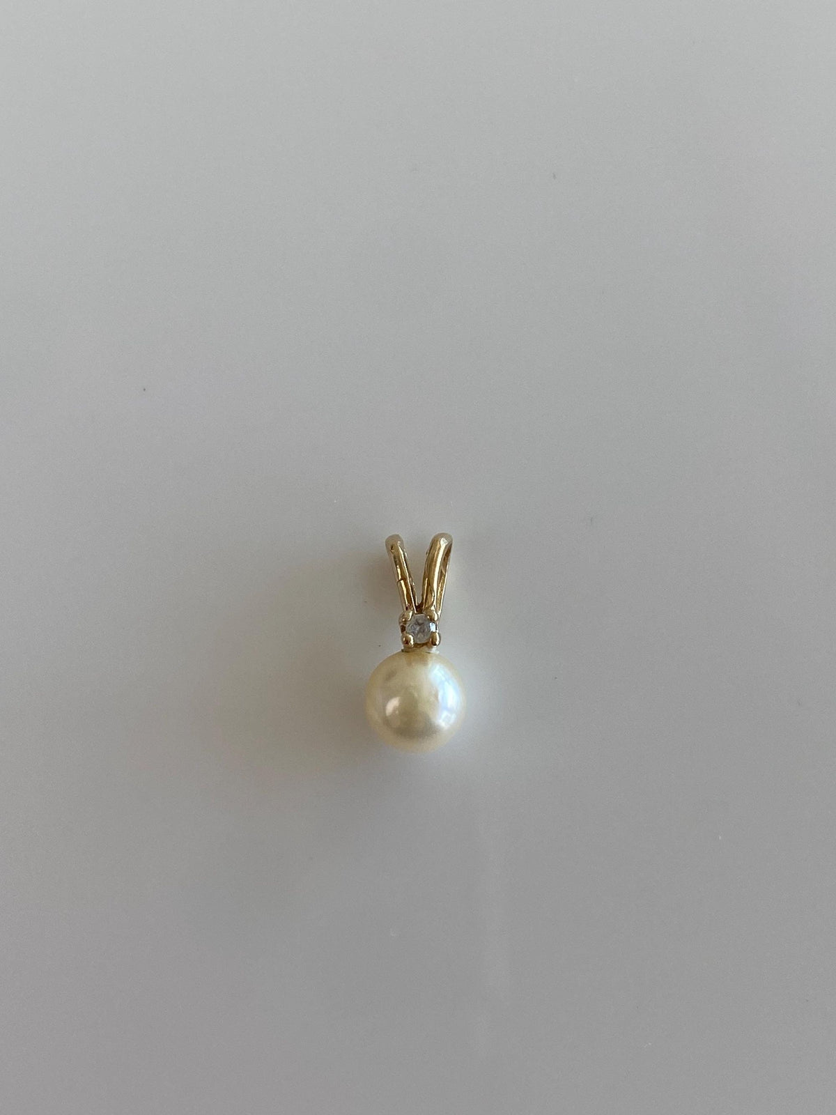 Vintage Solid 14k Yellow Gold Diamond Pearl Charm