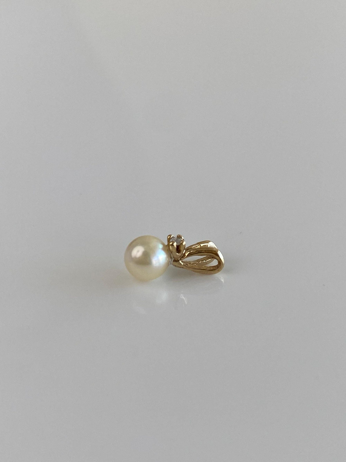 Vintage Solid 14k Yellow Gold Diamond Pearl Charm