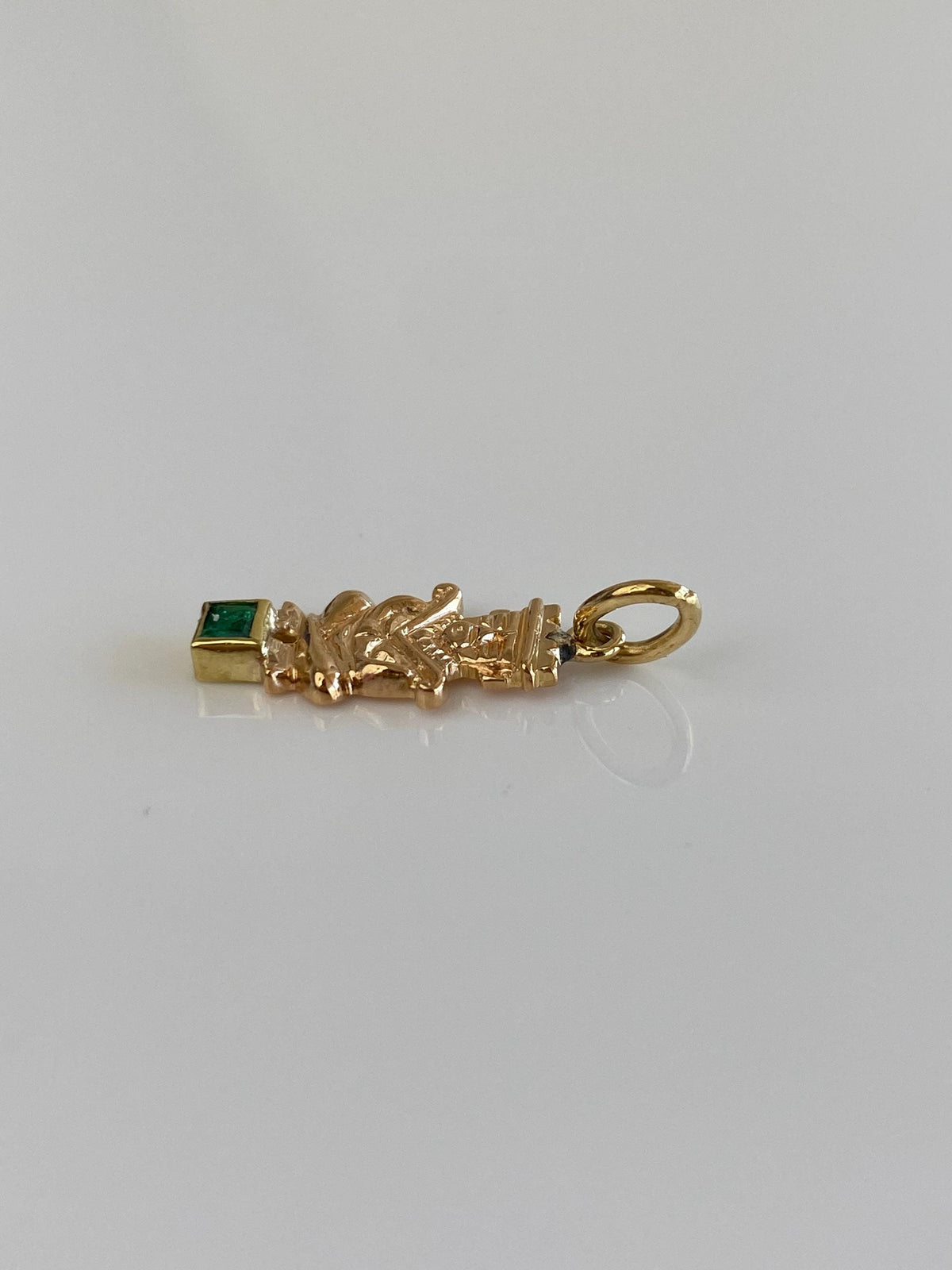 Vintage 18k Yellow Gold Emerald Inca Charm