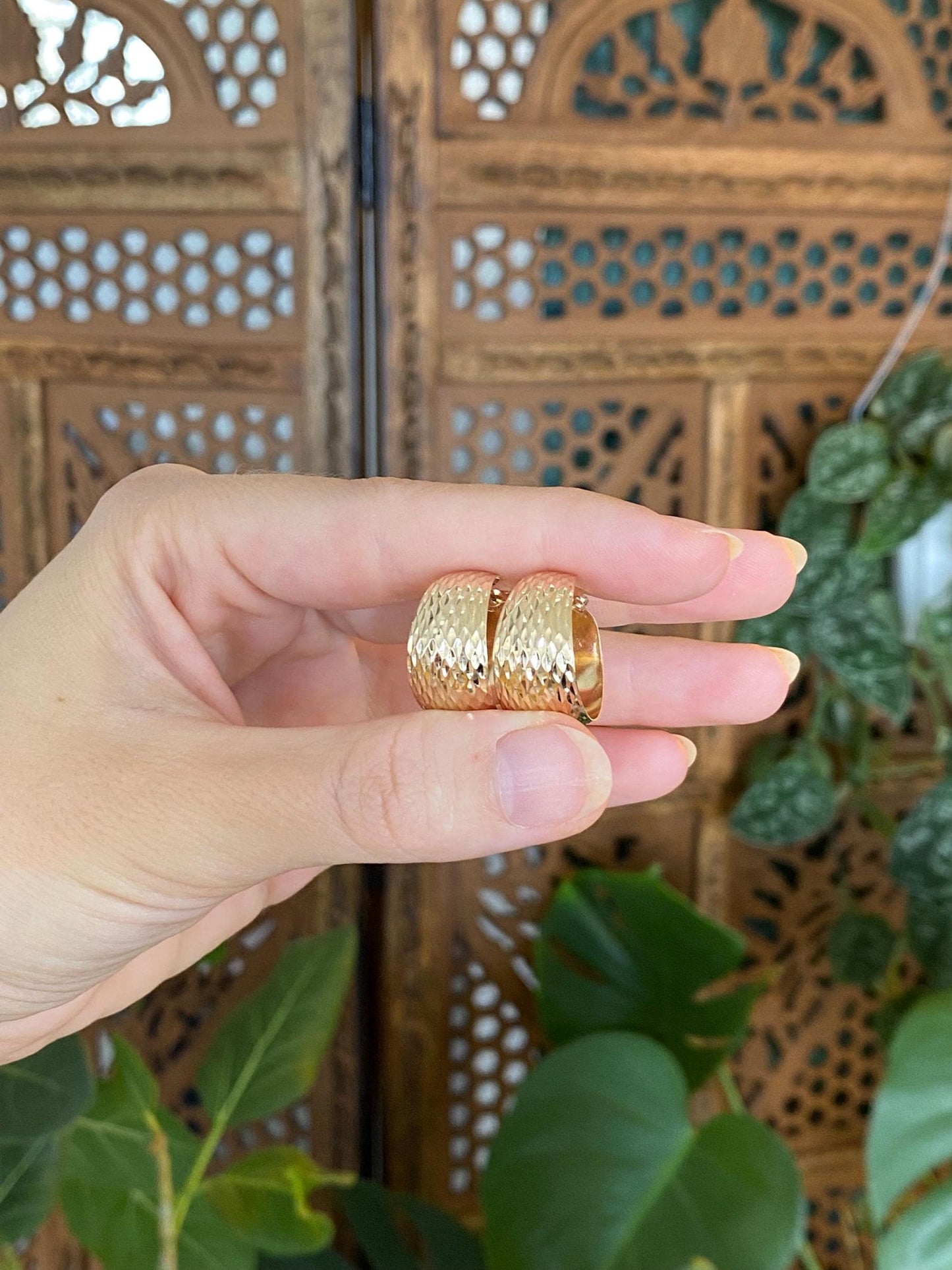 Vintage Solid 14k Yellow Gold Diamond Cut Chunky Hoop Earrings