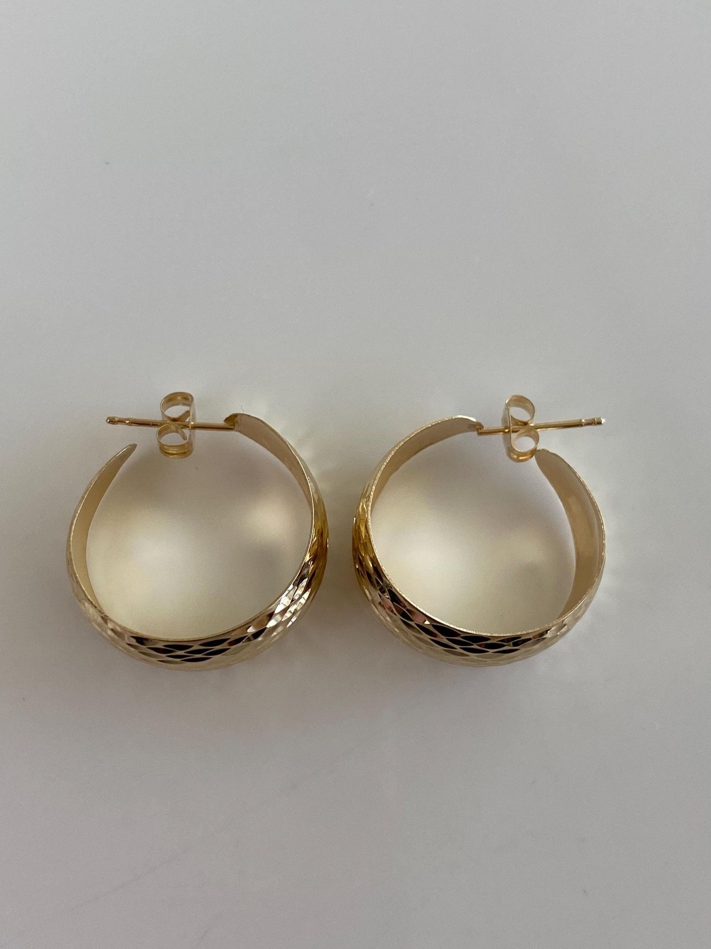 Vintage Solid 14k Yellow Gold Diamond Cut Chunky Hoop Earrings