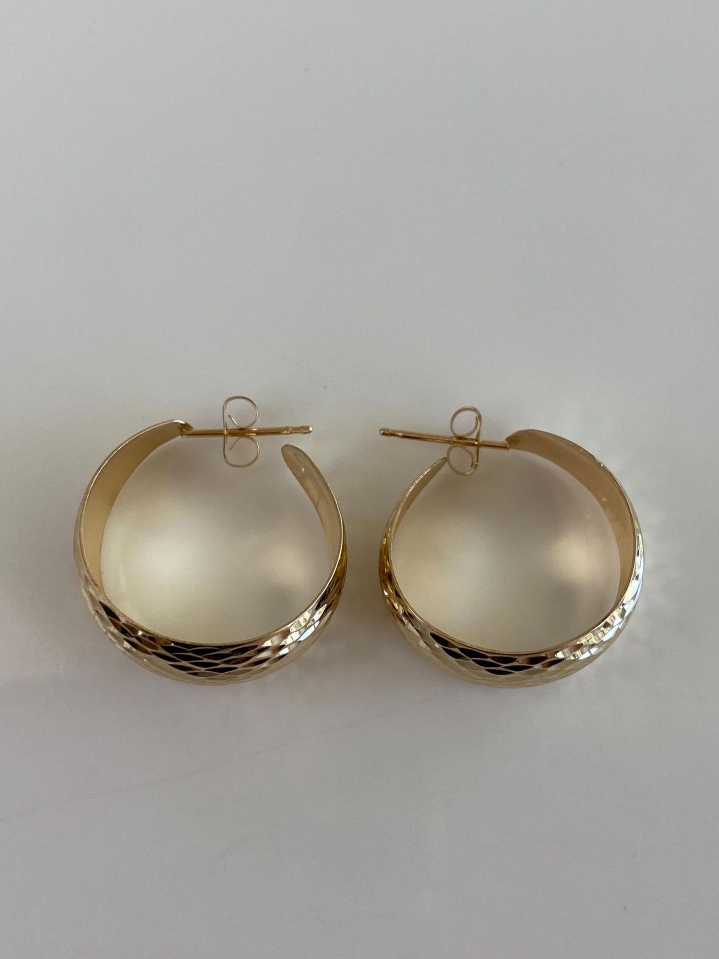 Vintage Solid 14k Yellow Gold Diamond Cut Chunky Hoop Earrings