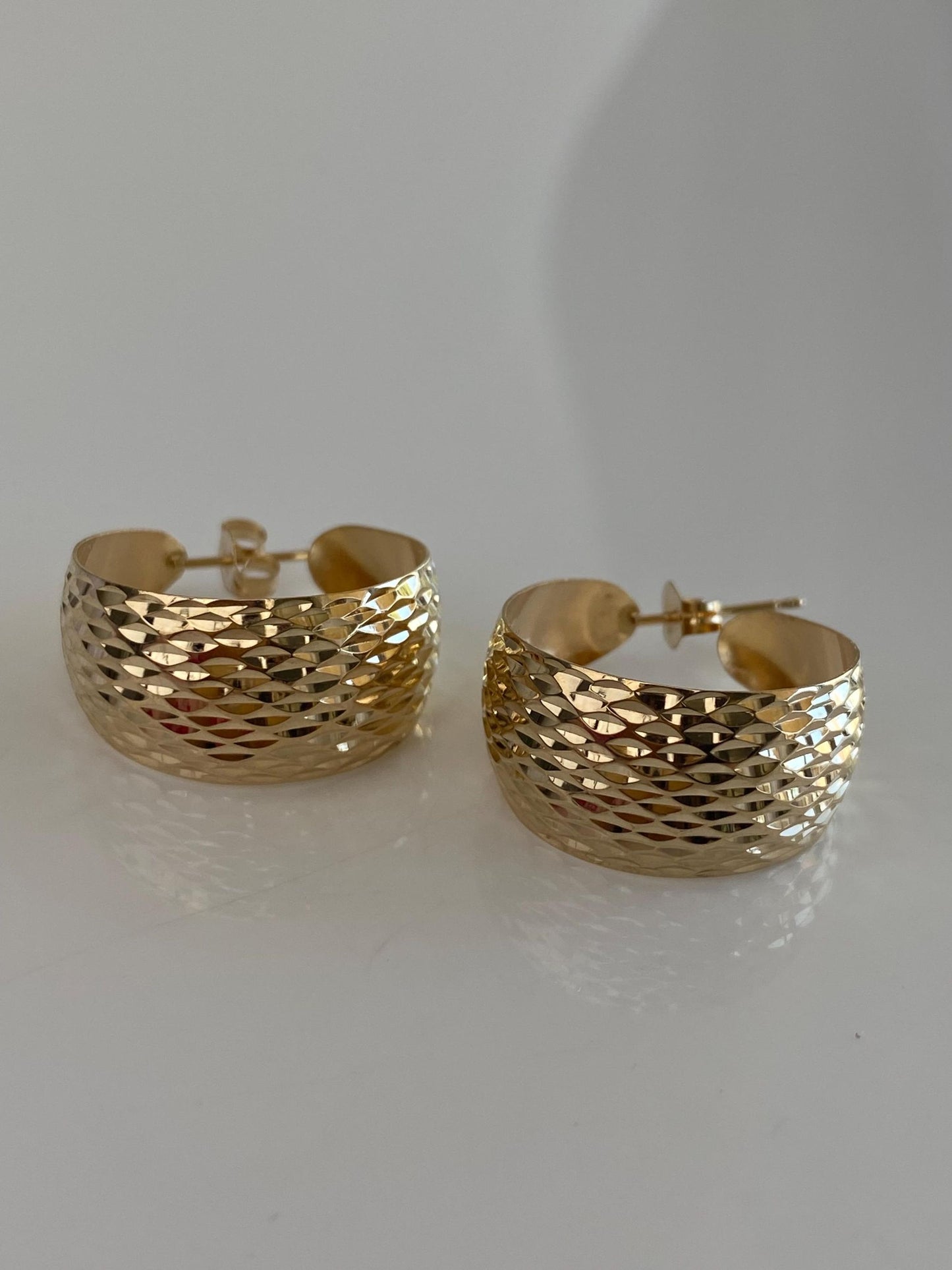 Vintage Solid 14k Yellow Gold Diamond Cut Chunky Hoop Earrings