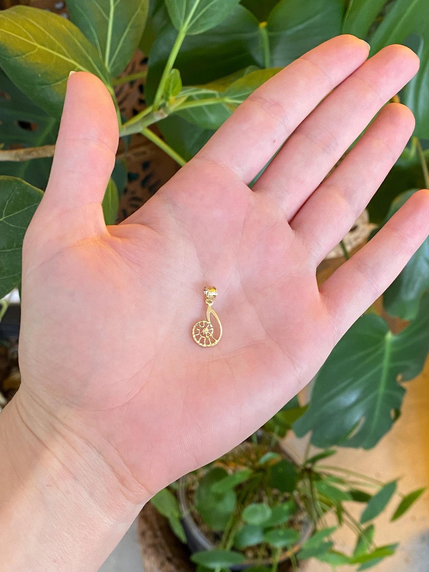 Vintage Solid 14k Yellow Gold Diamond Cut Nautilus Shell Charm