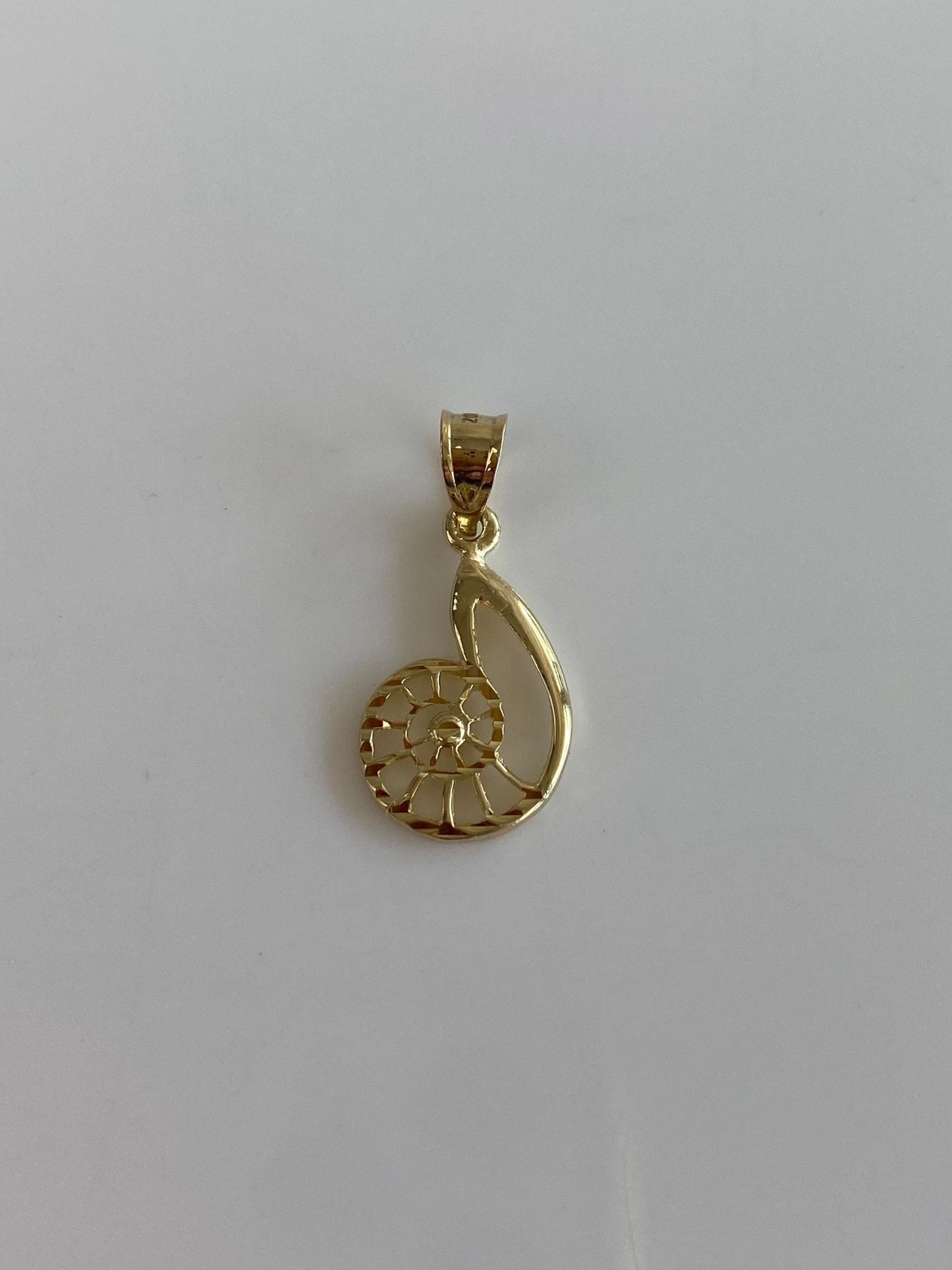 Vintage Solid 14k Yellow Gold Diamond Cut Nautilus Shell Charm