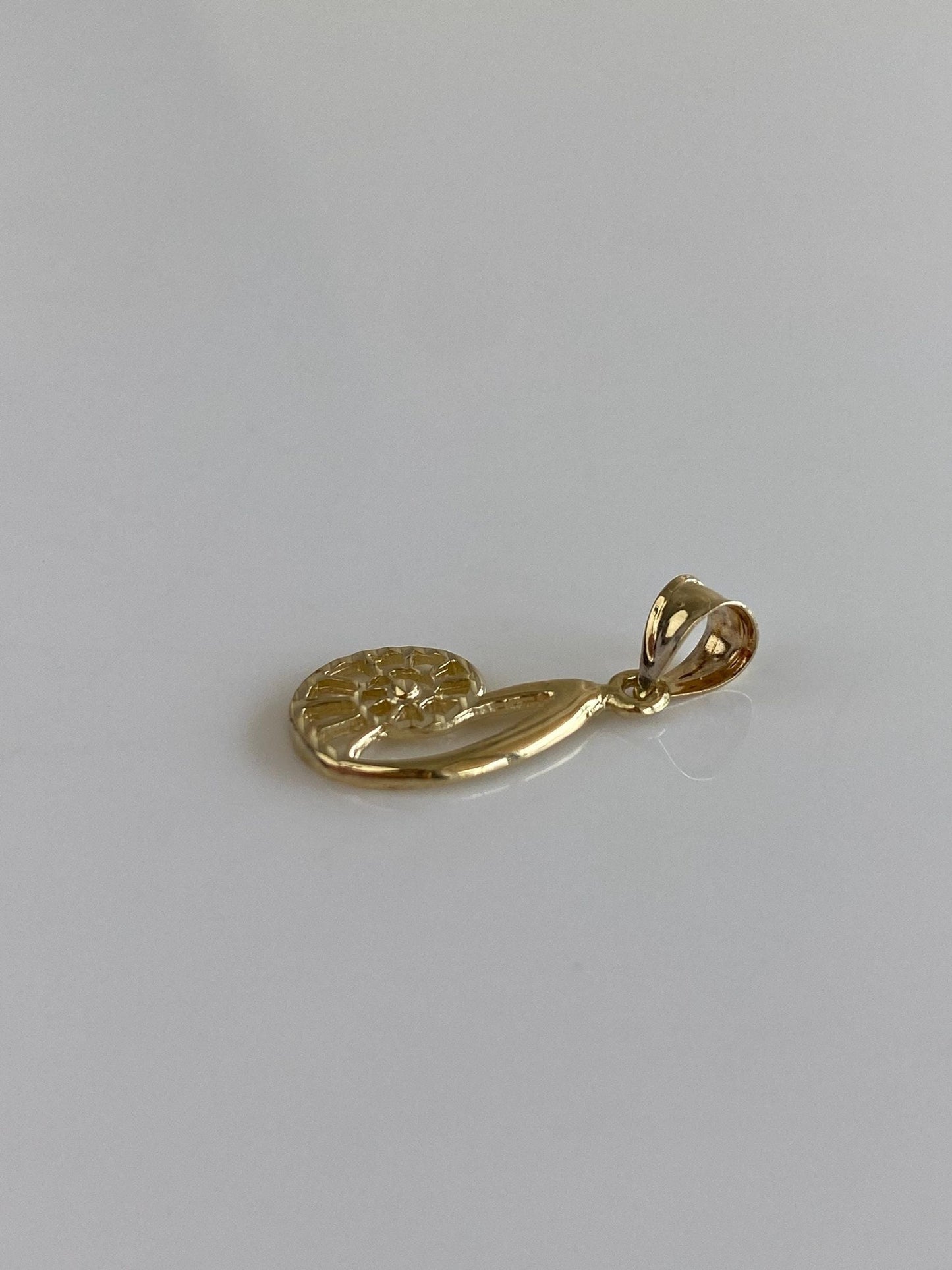 Vintage Solid 14k Yellow Gold Diamond Cut Nautilus Shell Charm
