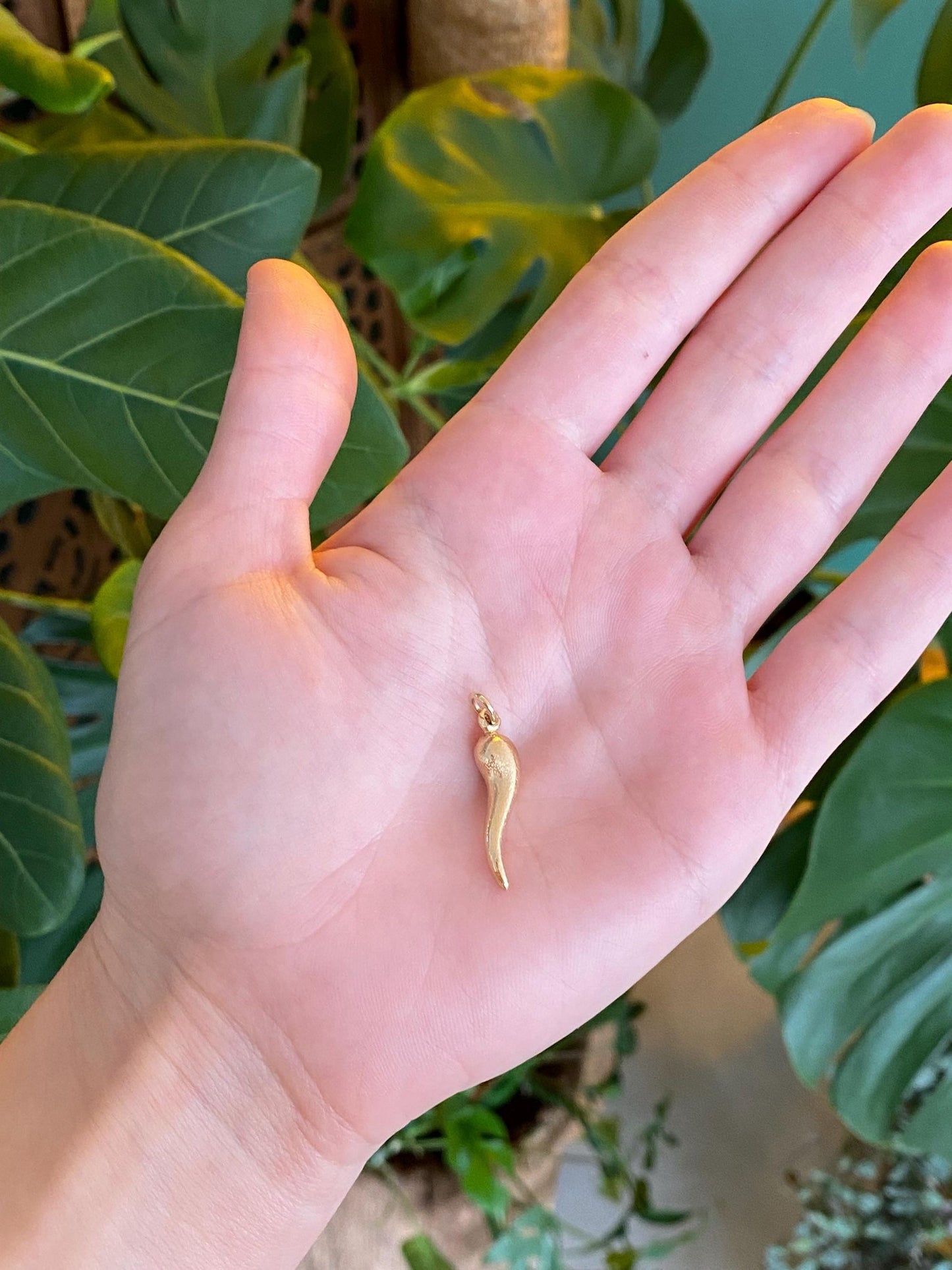 Vintage 18k Yellow Gold Textured Italian Horn Charm