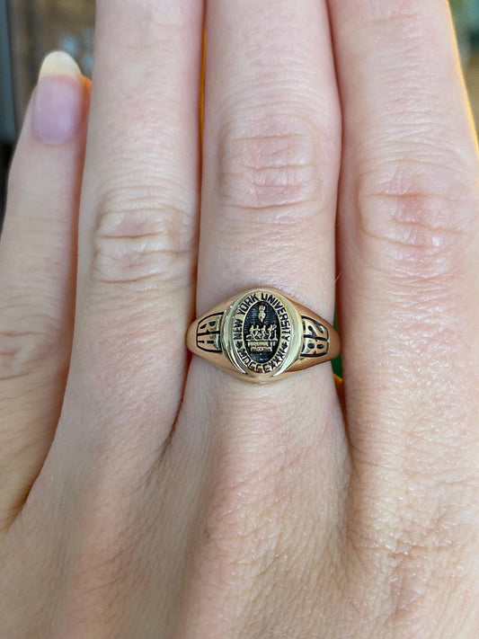 Vintage Solid 10k Yellow Gold 1982 NYU Class Ring - Size 6.25