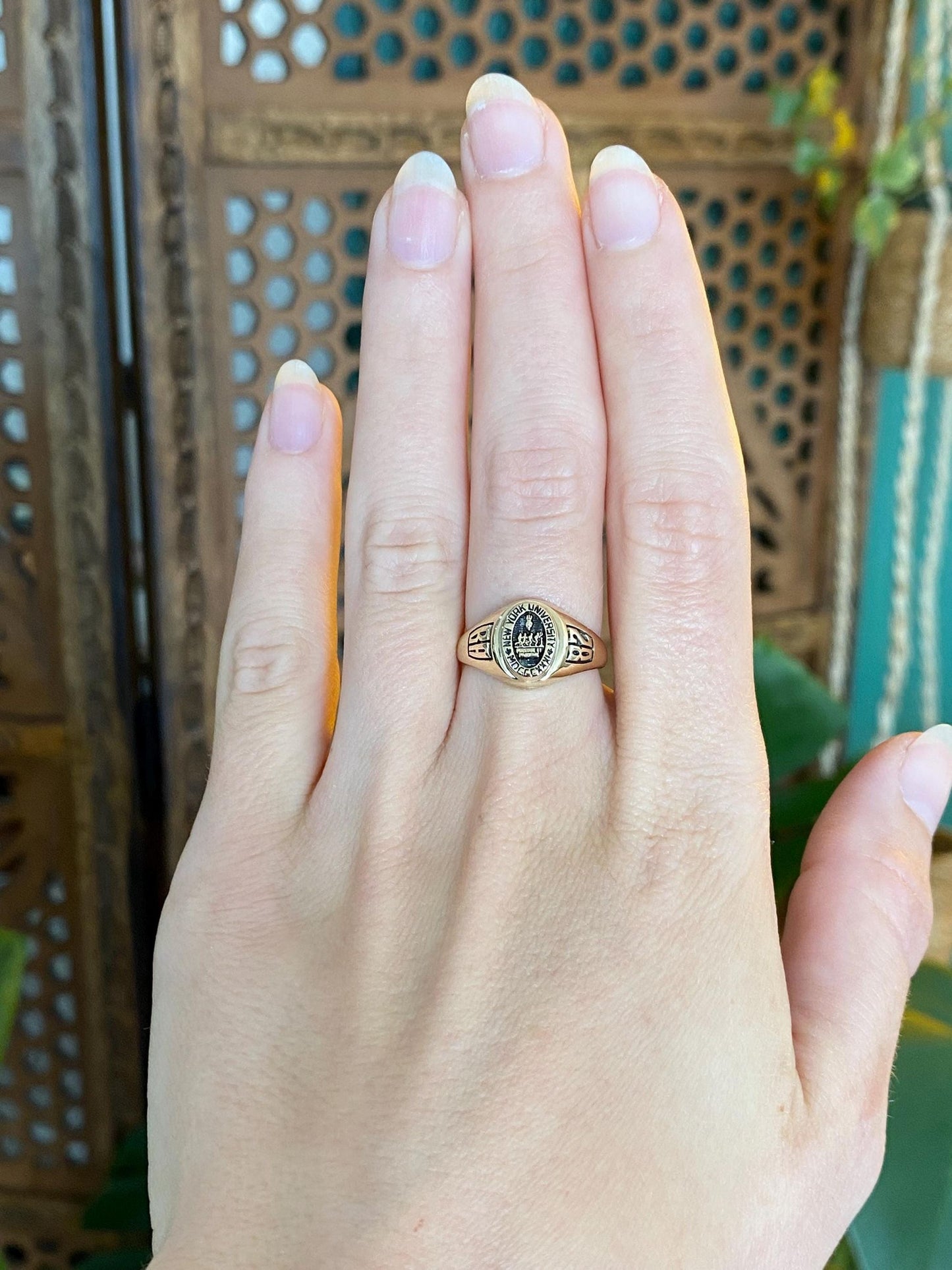 Vintage Solid 10k Yellow Gold 1982 NYU Class Ring - Size 6.25