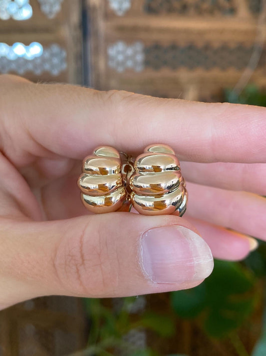 Vintage 14k Rosey Gold Chunky Scalloped Hoop Earrings