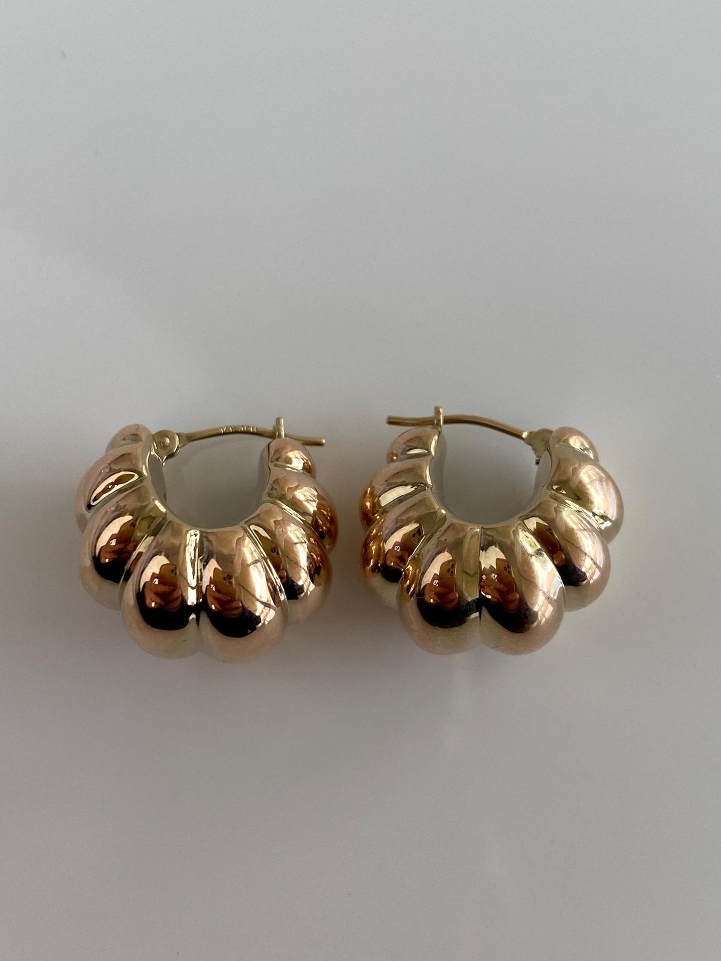 Vintage 14k Rosey Gold Chunky Scalloped Hoop Earrings