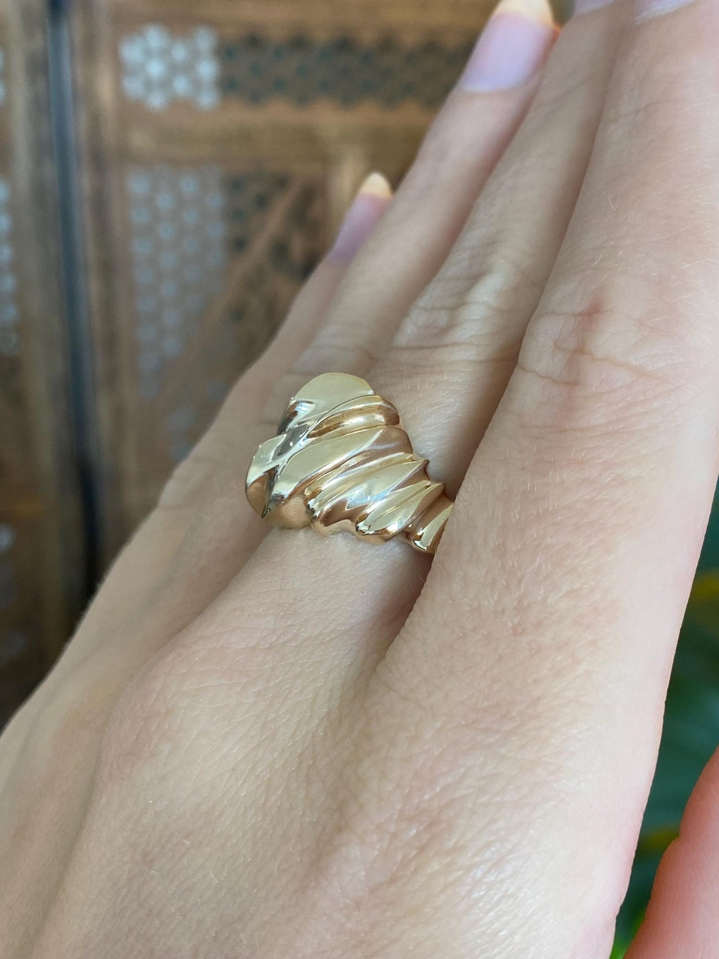 Vintage Solid 10k Yellow Gold Scalloped Ring - Size 7