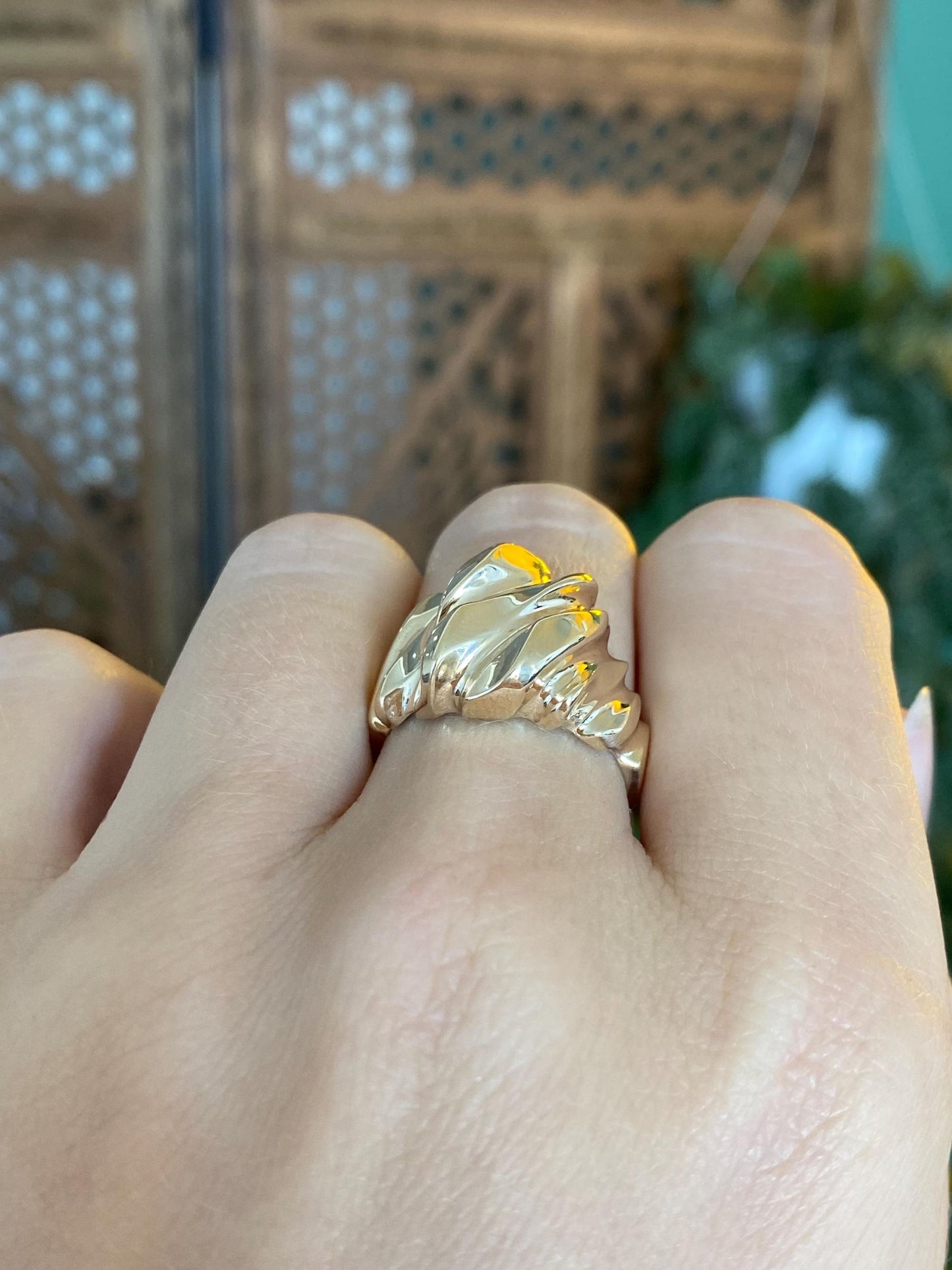 Vintage Solid 10k Yellow Gold Scalloped Ring - Size 7