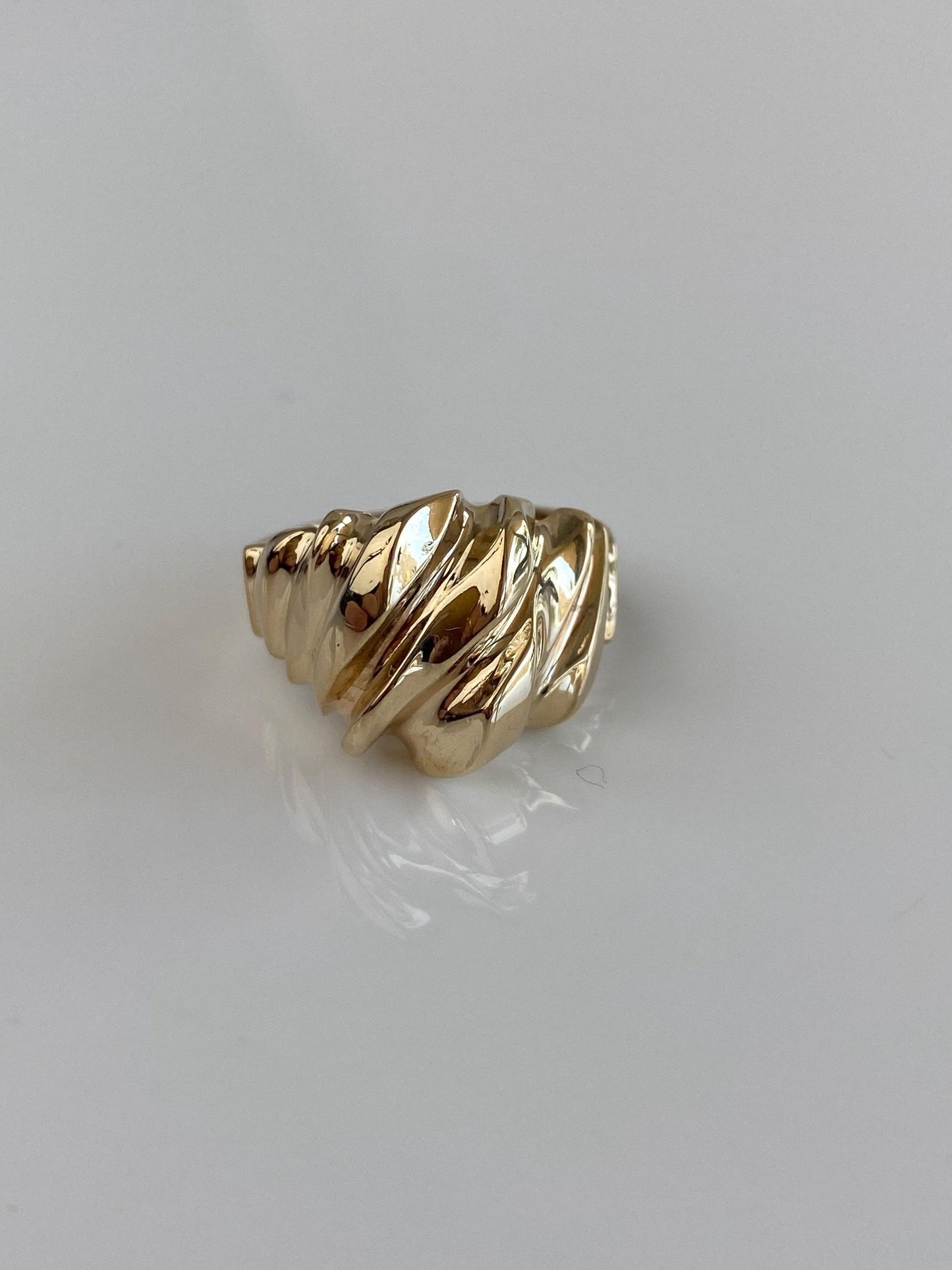 Vintage Solid 10k Yellow Gold Scalloped Ring - Size 7
