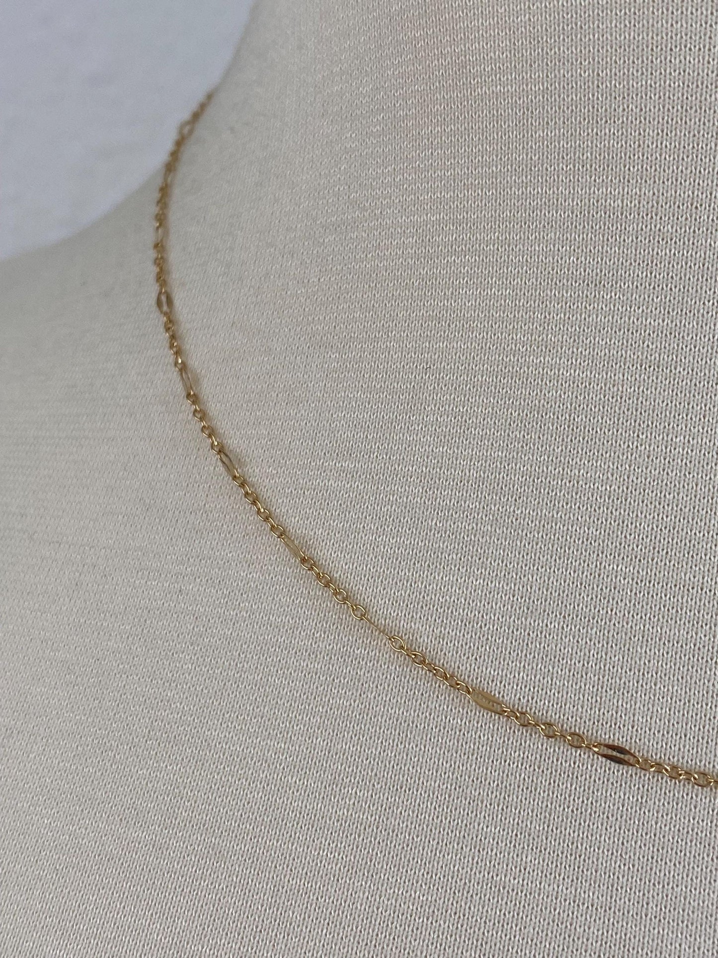 Vintage Solid 18k Yellow Gold Dainty Fancy Chain Necklace - 17.5 inches