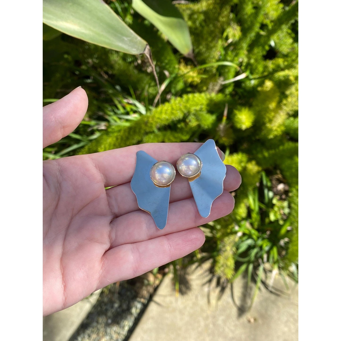 Vintage Solid 14k Yellow Gold Wavy Pearl Stud Earrings