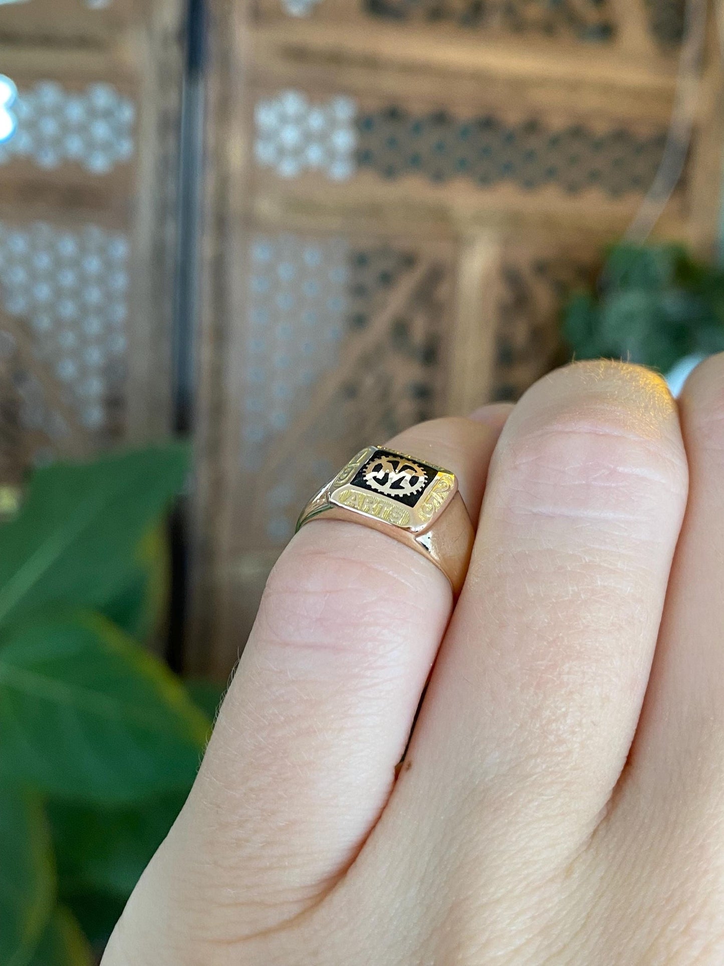 Vintage Solid 10k Yellow Gold Black Enamel Mechanical Arts 1925 Signet Ring - Size 2.25