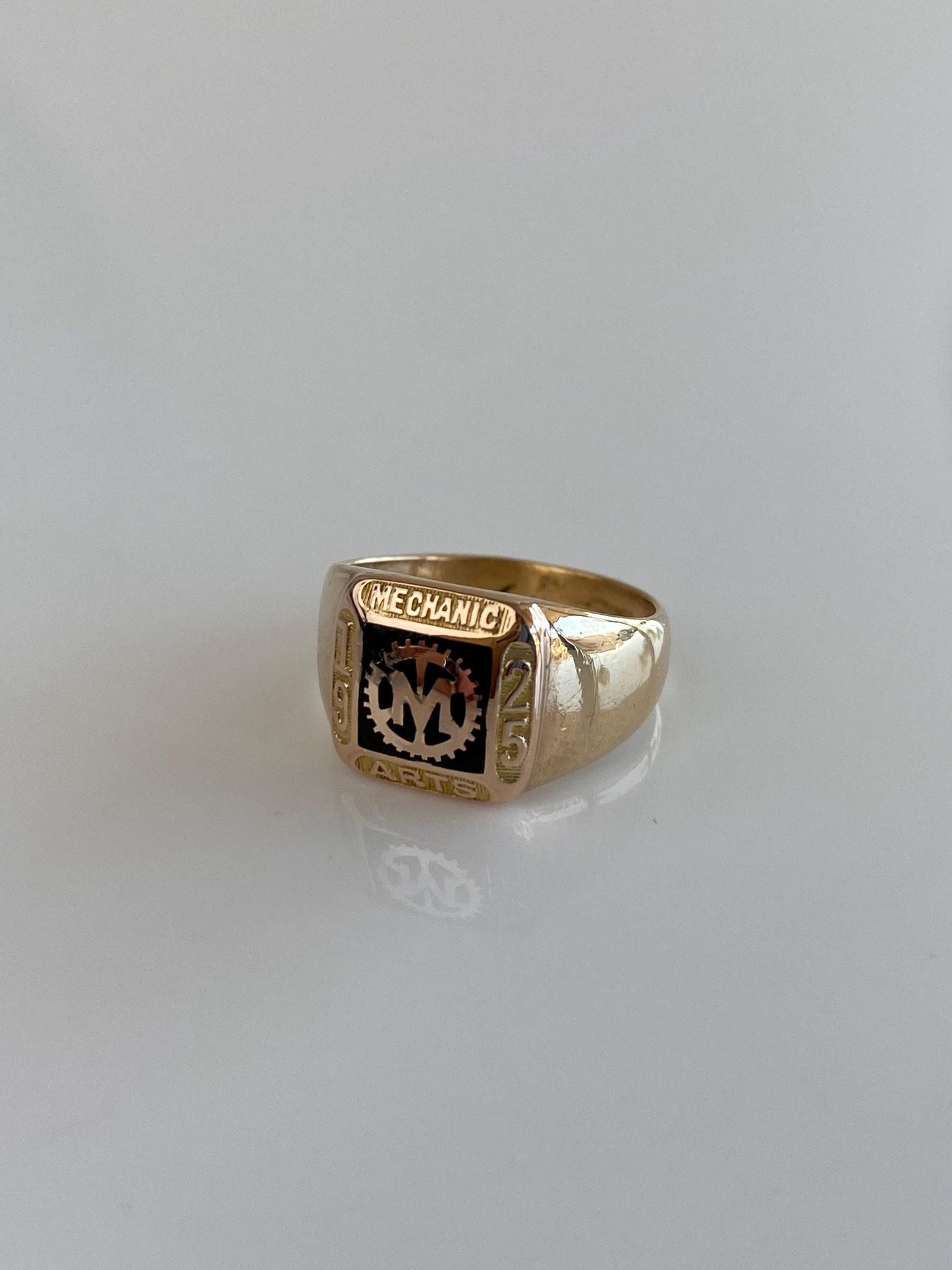 Vintage Solid 10k Yellow Gold Black Enamel Mechanical Arts 1925 Signet Ring - Size 2.25