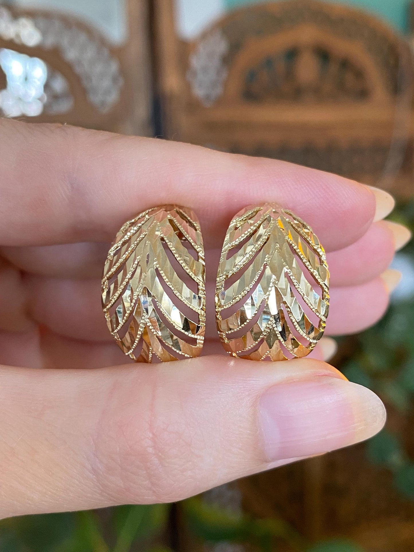Vintage Solid 14k Yellow Gold Diamond Cut Drop Earrings