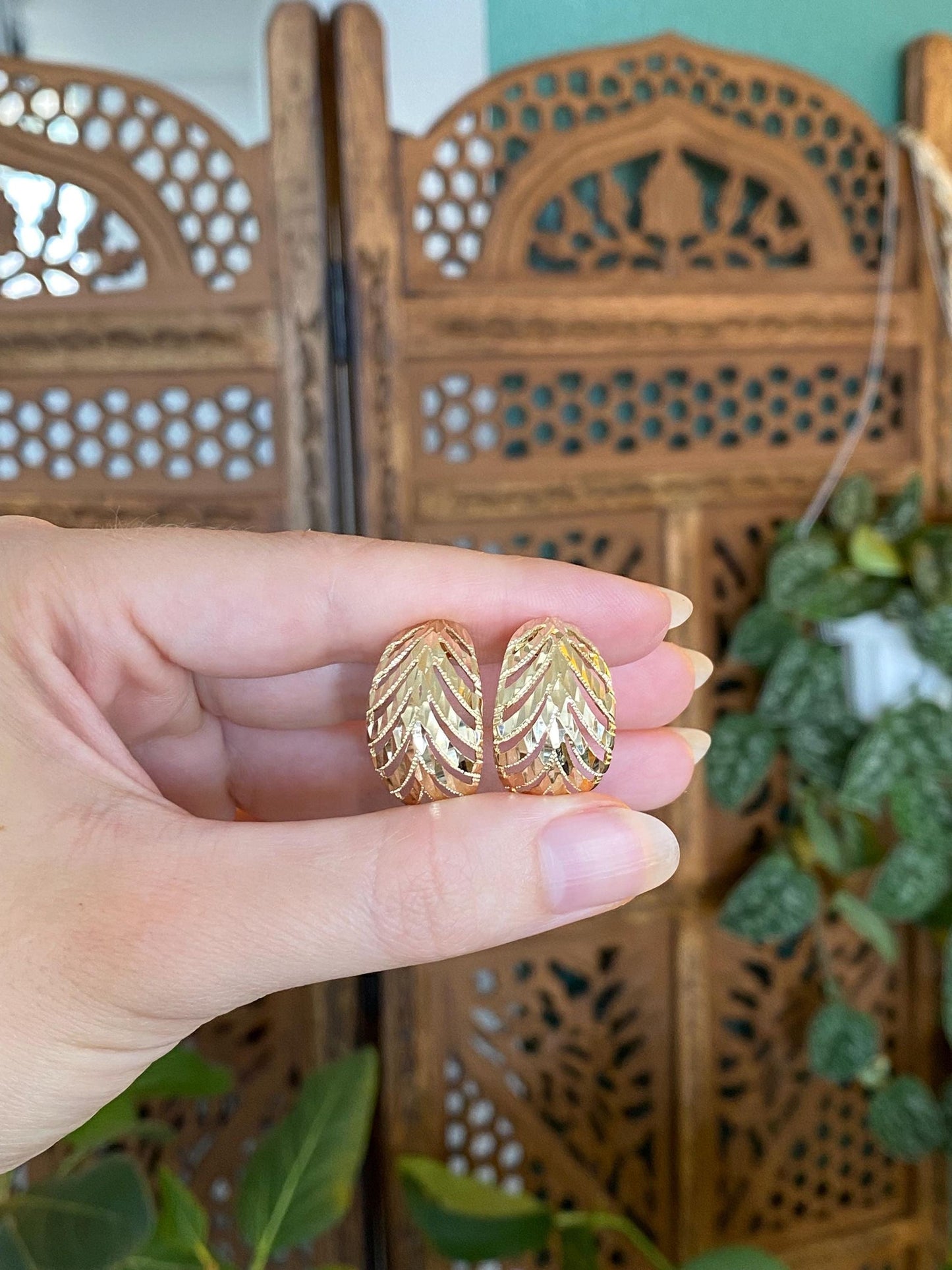 Vintage Solid 14k Yellow Gold Diamond Cut Drop Earrings