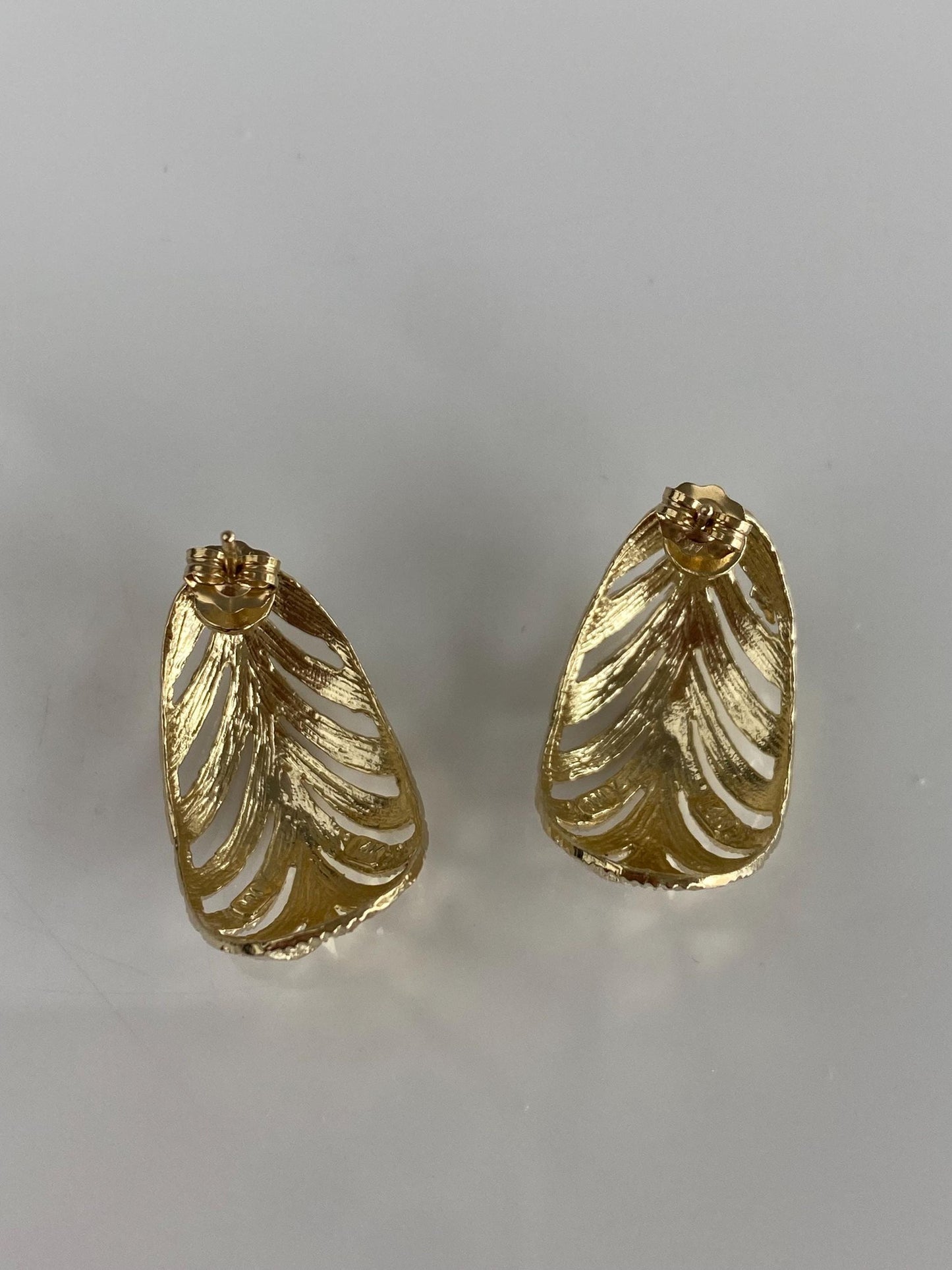Vintage Solid 14k Yellow Gold Diamond Cut Drop Earrings