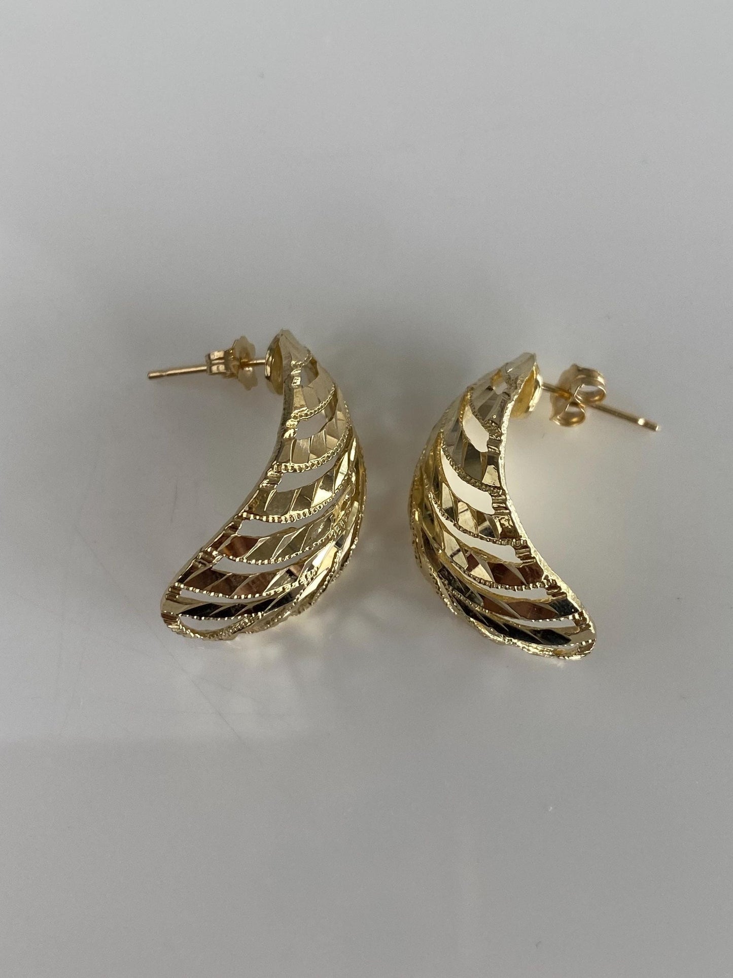 Vintage Solid 14k Yellow Gold Diamond Cut Drop Earrings