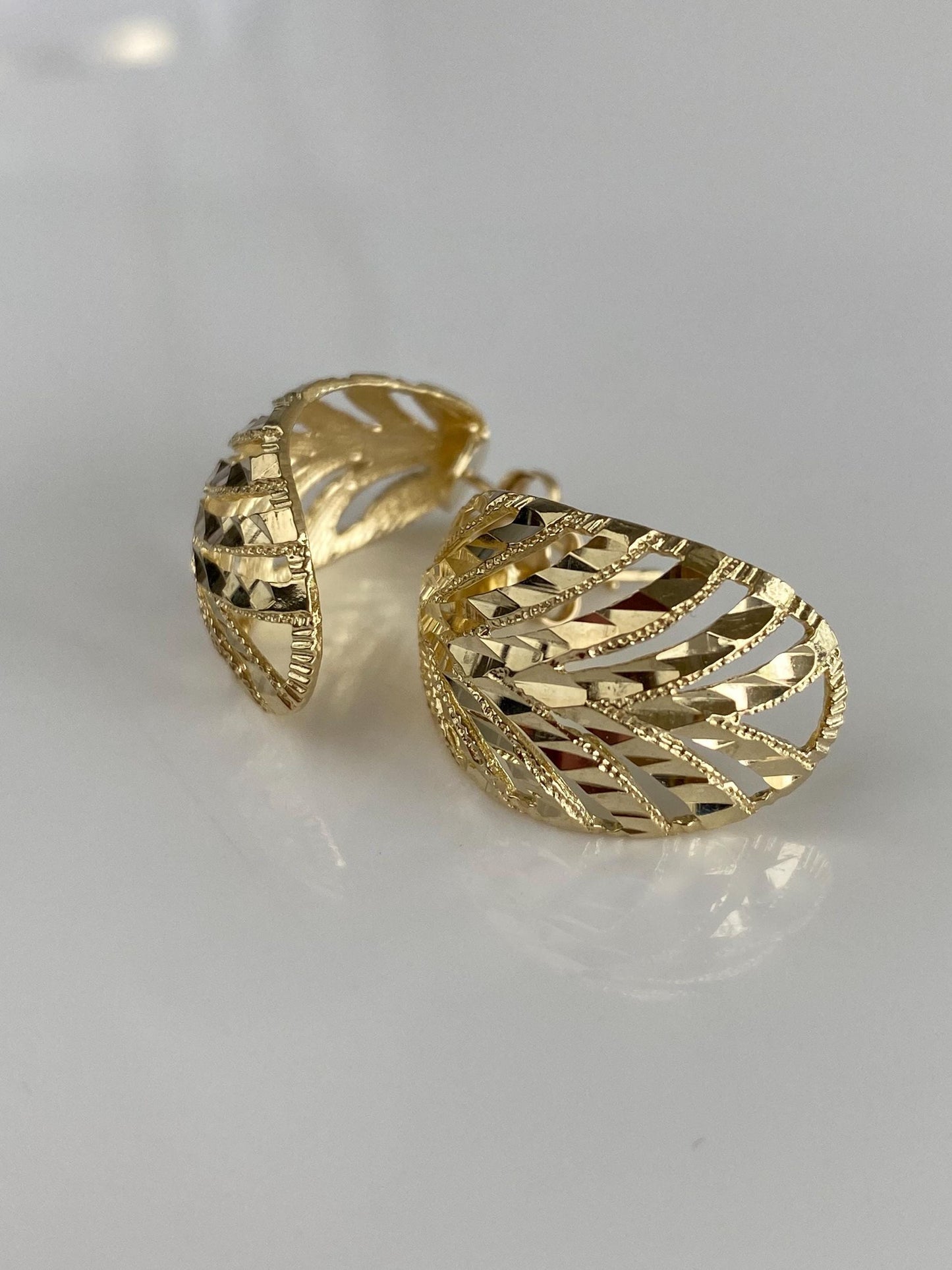 Vintage Solid 14k Yellow Gold Diamond Cut Drop Earrings