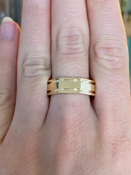 Vintage Solid 14k Yellow Gold Octagonal Lined Design Ring Band - Size 9.75