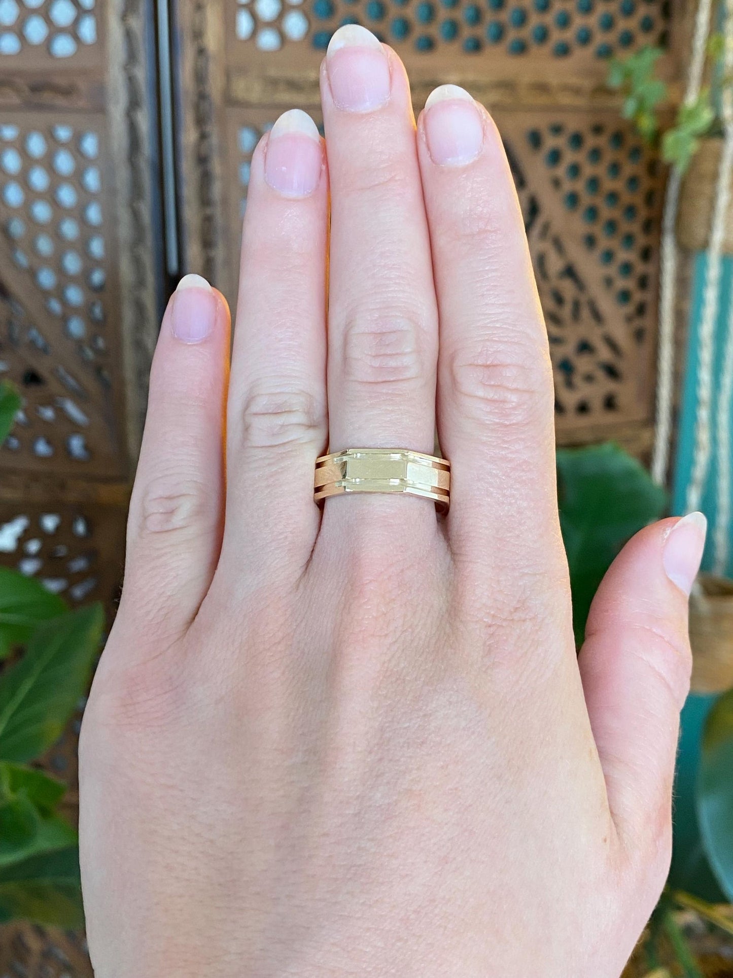 Vintage Solid 14k Yellow Gold Octagonal Lined Design Ring Band - Size 9.75