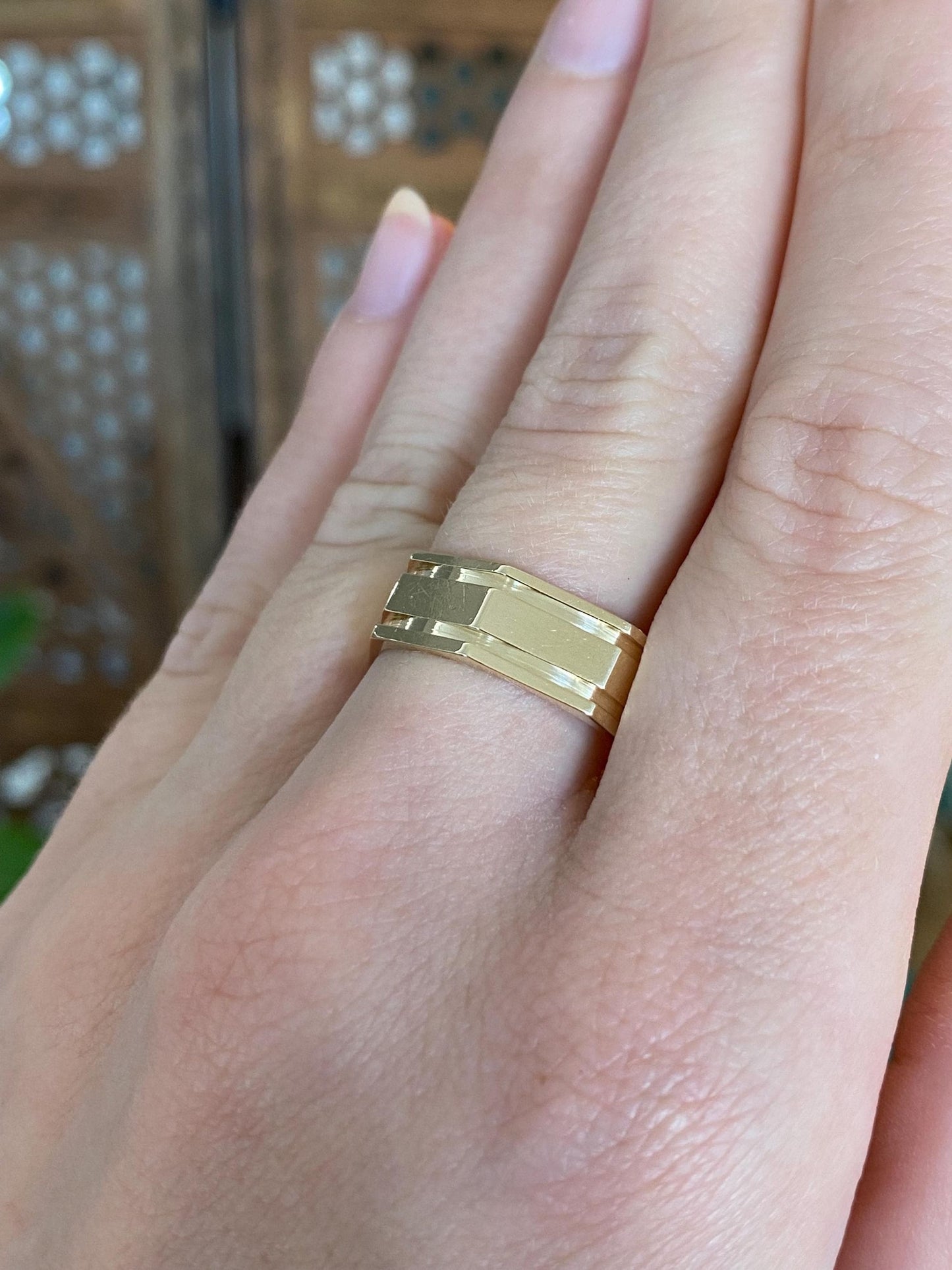 Vintage Solid 14k Yellow Gold Octagonal Lined Design Ring Band - Size 9.75