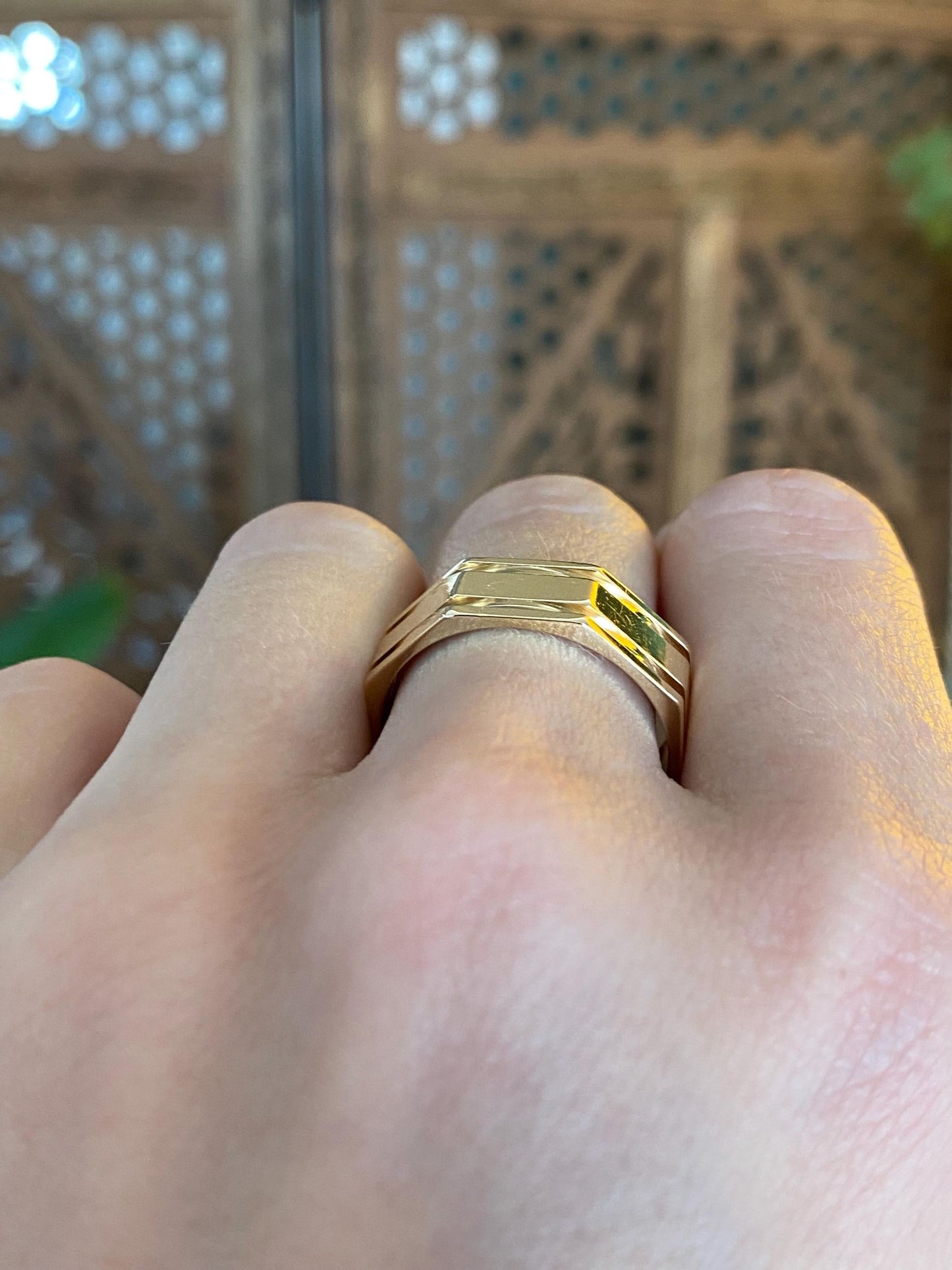Vintage Solid 14k Yellow Gold Octagonal Lined Design Ring Band - Size 9.75