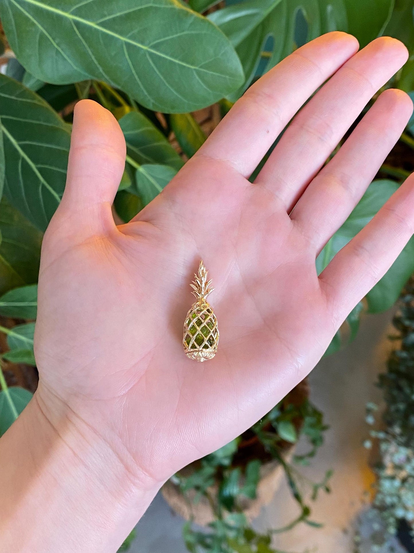 Vintage Solid 14k Yellow Gold Peridot Open Work Pineapple Shaker Charm